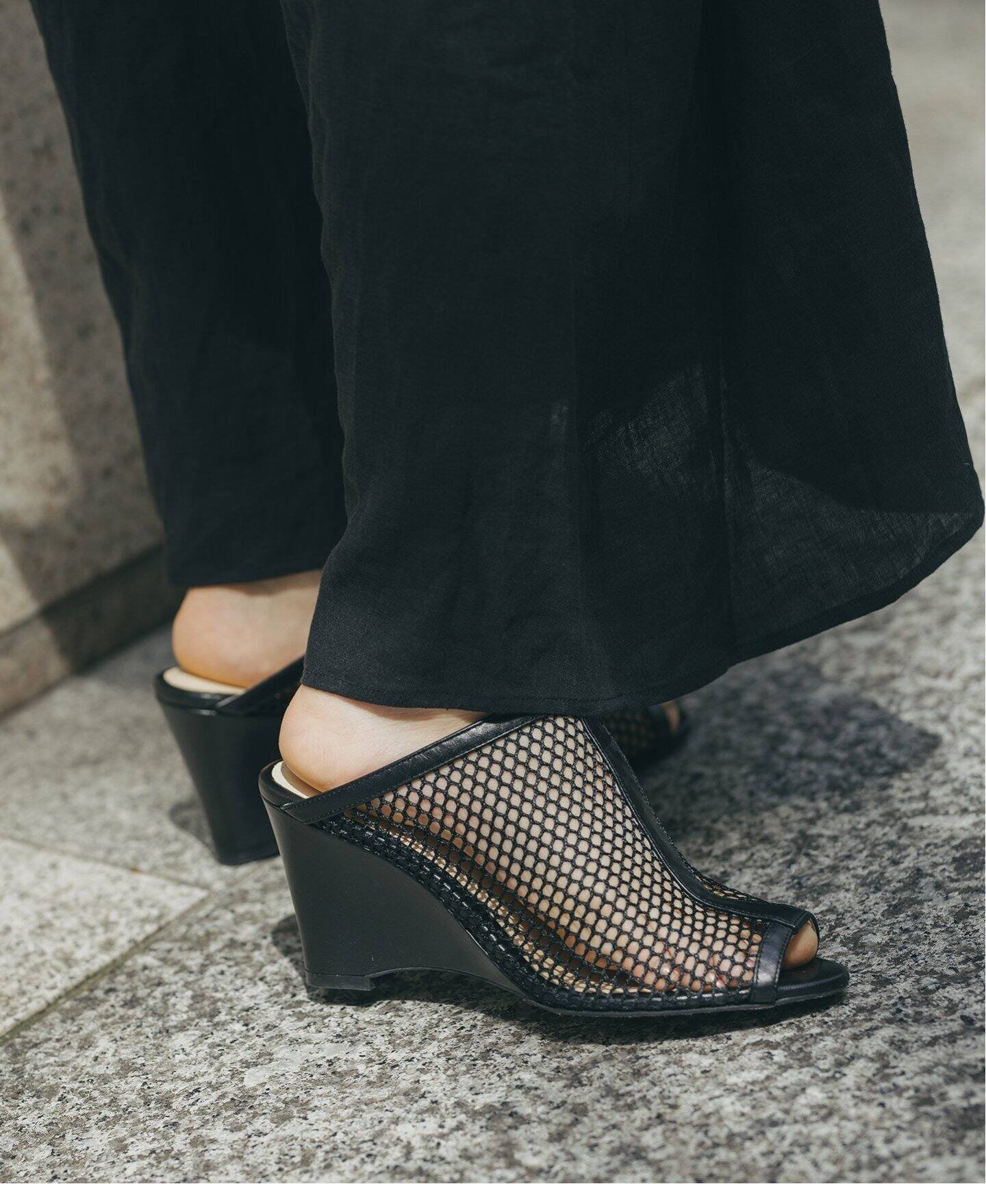 【ジャーナルスタンダード レサージュ/journal standard L'essage】の《別注》【HEWN/ヒューン】Tulle wedge heels SP LS サンダル インテリア・キッズ・メンズ・レディースファッション・服の通販 founy(ファニー) 　ファッション　Fashion　レディースファッション　WOMEN　2025年　2025　ウェッジ　Wedge　カッティング　Cutting　サンダル　Sandals　センター　Center　ヌーディ　Nudie　メッシュ　Mesh　別注　Special Order　ブラック|ID: prp329100004283714 ipo3291000000029873495