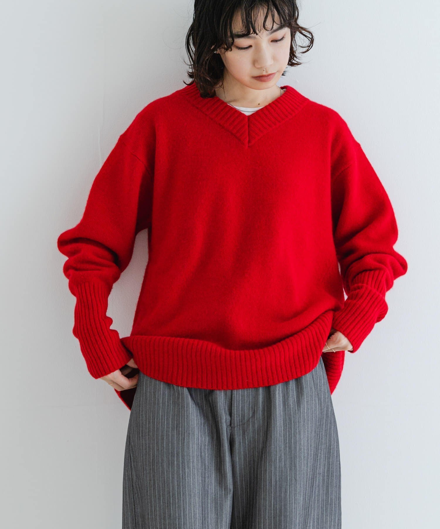 【アーバンリサーチ/URBAN RESEARCH】のカシミヤ混強縮Vネックニットプルオーバー インテリア・キッズ・メンズ・レディースファッション・服の通販 founy(ファニー) 　ファッション　Fashion　レディースファッション　WOMEN　トップス・カットソー　Tops/Tshirt　ニット　Knit Tops　プルオーバー　Pullover　Vネック　V-Neck　2024年　2024　2024-2025秋冬・A/W　Aw/Autumn/Winter/Fw/Fall/2024-2025　A/W・秋冬　Aw・Autumn/Winter・Fw・Fall-Winter　冬　Winter　カシミヤ　Cashmere　シンプル　Simple　デニム　Denim　フレア　Flare　エレガント 上品　Elegant　RED|ID: prp329100004287643 ipo3291000000030026507