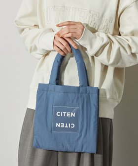 【シテン/CITEN】のCITEN パデッド クリア ロゴ トート S 人気、トレンドファッション・服の通販 founy(ファニー) ファッション Fashion レディースファッション Fashion for Women バッグ Bags スクエア Square, Square Shape フィット Fit, Slim Fit プリント Print, Printed Pattern ポケット Pocket, Pocket Detail レギュラー Regular, Standard Fit |ID:prp329100004294746