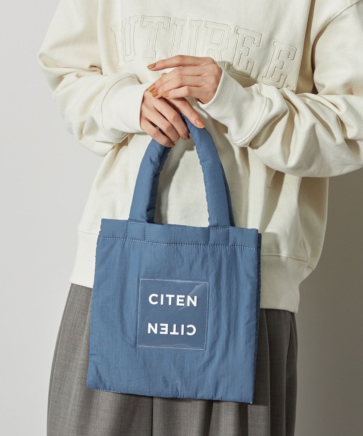 【シテン/CITEN】のCITEN パデッド クリア ロゴ トート S 人気、トレンドファッション・服の通販 founy(ファニー) 　ファッション　Fashion　レディースファッション　Fashion for Women　バッグ　Bags　スクエア　Square, Square Shape　フィット　Fit, Slim Fit　プリント　Print, Printed Pattern　ポケット　Pocket, Pocket Detail　レギュラー　Regular, Standard Fit　 other-1|ID: prp329100004294746 ipo3291000000033601045