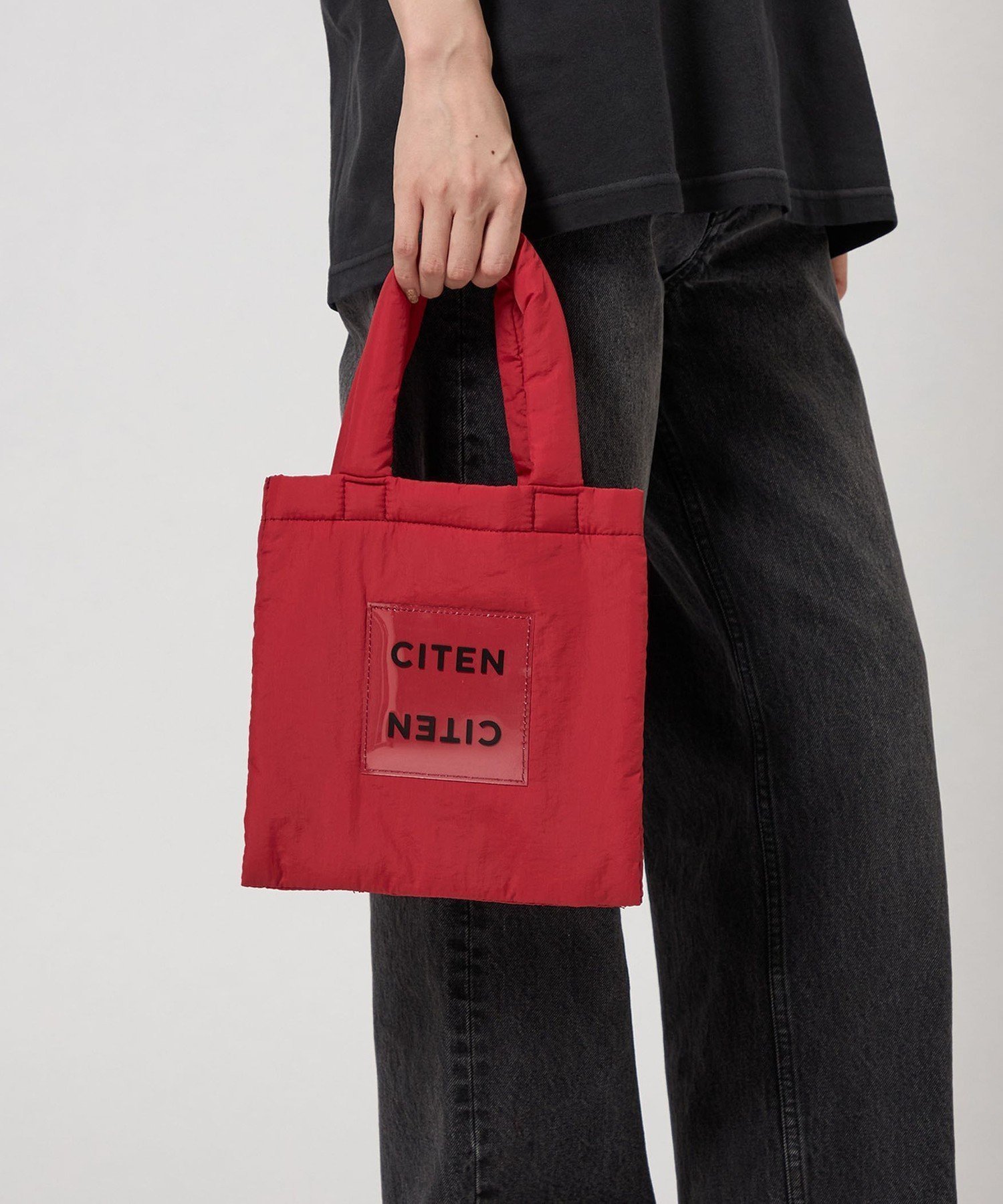 【シテン/CITEN】のCITEN パデッド クリア ロゴ トート S インテリア・キッズ・メンズ・レディースファッション・服の通販 founy(ファニー) 　ファッション　Fashion　レディースファッション　Fashion for Women　バッグ　Bags　スクエア　Square, Square Shape　フィット　Fit, Slim Fit　プリント　Print, Printed Pattern　ポケット　Pocket, Pocket Detail　レギュラー　Regular, Standard Fit　RED|ID: prp329100004294746 ipo3291000000033601053