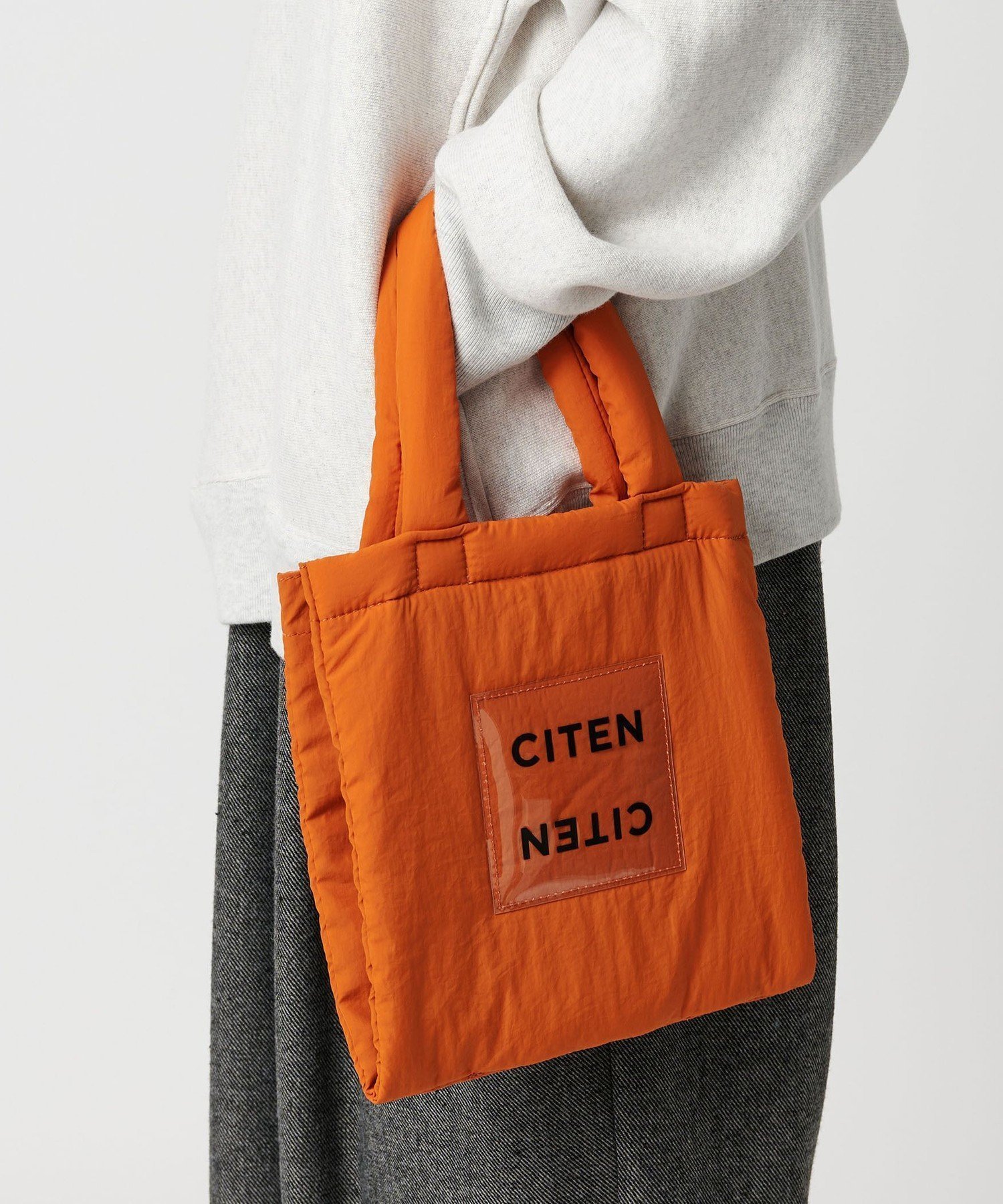 【シテン/CITEN】のCITEN パデッド クリア ロゴ トート S インテリア・キッズ・メンズ・レディースファッション・服の通販 founy(ファニー) 　ファッション　Fashion　レディースファッション　Fashion for Women　バッグ　Bags　スクエア　Square, Square Shape　フィット　Fit, Slim Fit　プリント　Print, Printed Pattern　ポケット　Pocket, Pocket Detail　レギュラー　Regular, Standard Fit　ORANGE|ID: prp329100004294746 ipo3291000000033601055