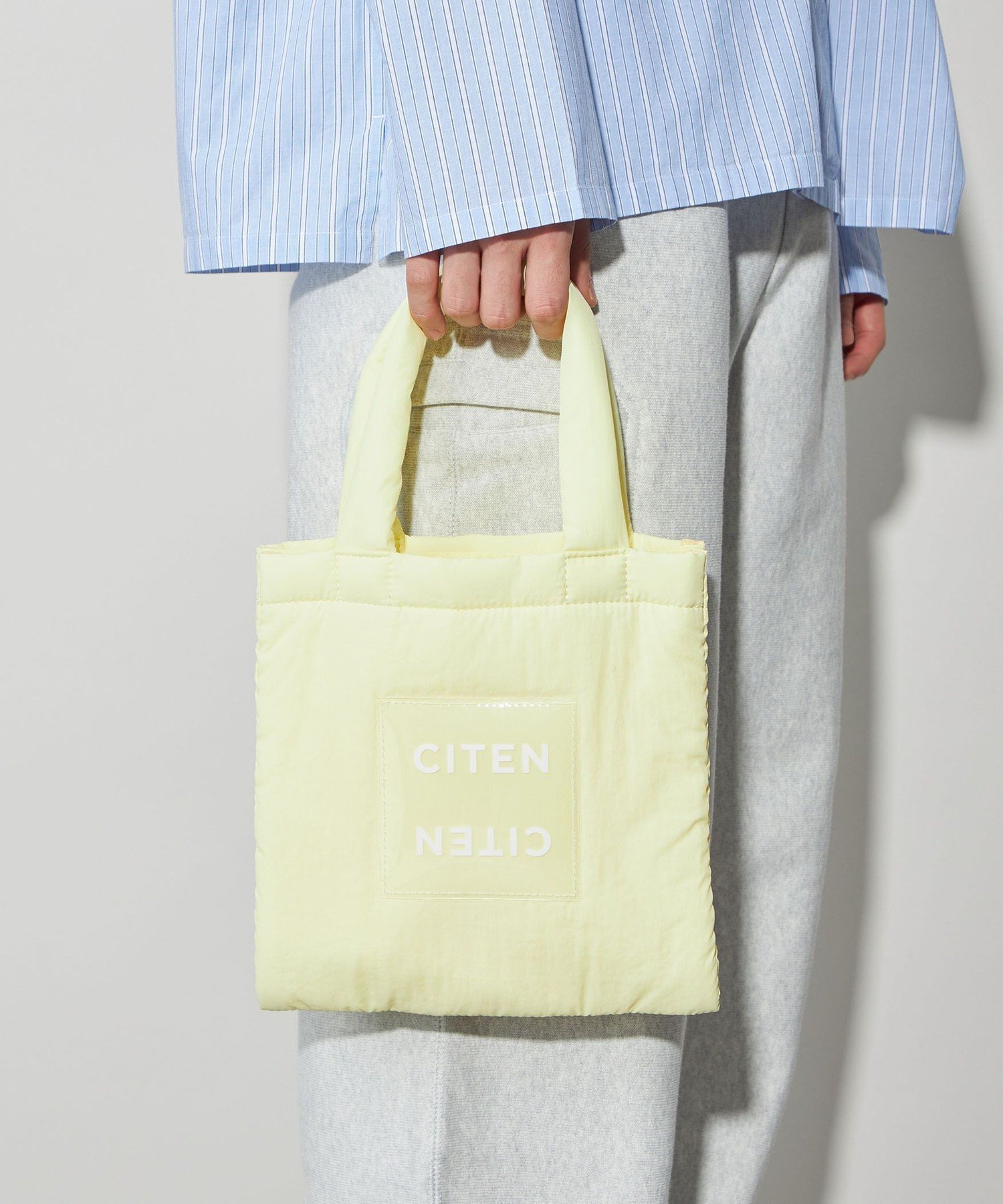 【シテン/CITEN】のCITEN パデッド クリア ロゴ トート S インテリア・キッズ・メンズ・レディースファッション・服の通販 founy(ファニー) 　ファッション　Fashion　レディースファッション　Fashion for Women　バッグ　Bags　スクエア　Square, Square Shape　フィット　Fit, Slim Fit　プリント　Print, Printed Pattern　ポケット　Pocket, Pocket Detail　レギュラー　Regular, Standard Fit　YELLOW|ID: prp329100004294746 ipo3291000000033601056