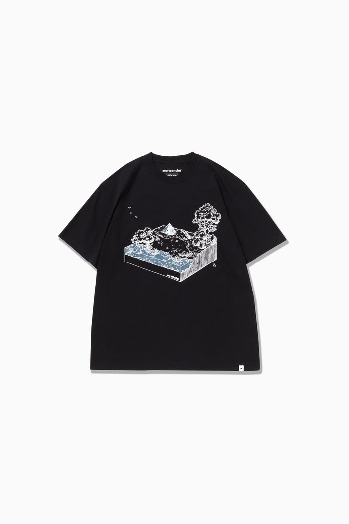 【アンドワンダー/and wander】のIn the mountain printed T インテリア・キッズ・メンズ・レディースファッション・服の通販 founy(ファニー) https://founy.com/ ファッション Fashion レディースファッション WOMEN イラスト Illustration |ID: prp329100004303635 ipo3291000000029884209