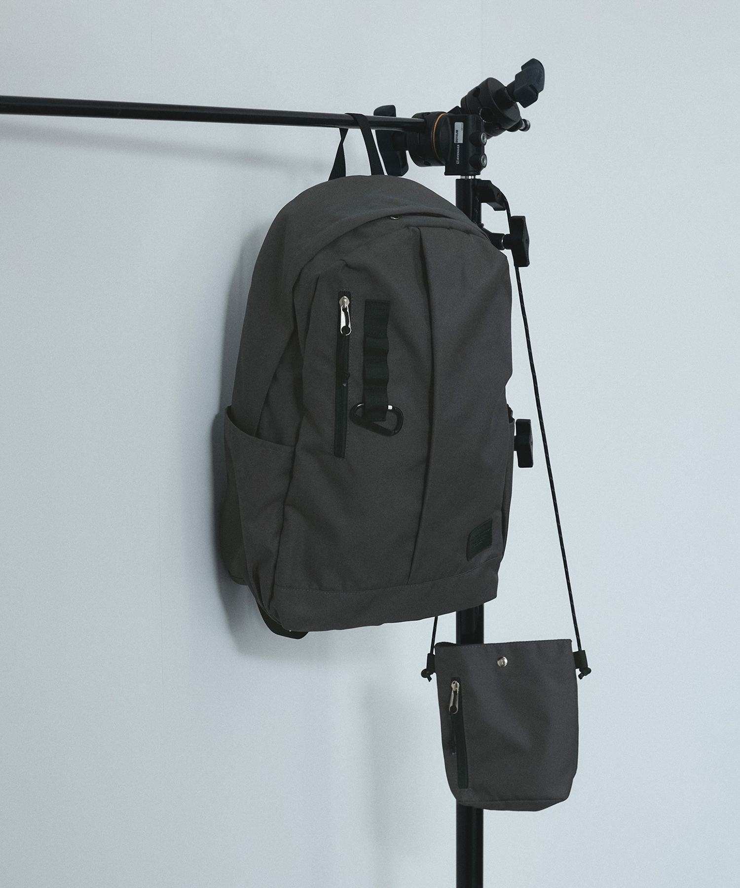 【サロン アダム エ ロペ/SALON adam et rope'】の【WEB限定】 ショルダーバッグ付き・ユニセックスで使える・軽量・A4対応・大容量 バックパック 4 インテリア・キッズ・メンズ・レディースファッション・服の通販 founy(ファニー) 　ファッション　Fashion　レディースファッション　WOMEN　バッグ　Bag　おすすめ　Recommend　クッション　Cushion　ショルダー　Shoulder　フィット　Fit　ポケット　Pocket　ポシェット　Pochette　リュック　Ruck Sack　ビジネス 仕事 通勤　Business　旅行　Travel　軽量　Lightweight　グレー(07)|ID: prp329100004303930 ipo3291000000031965284