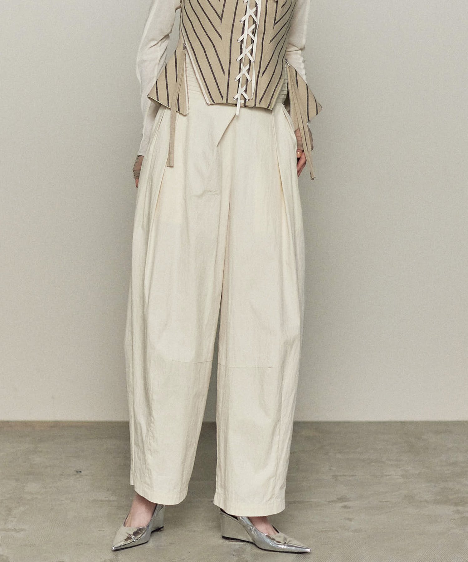 【メゾンスペシャル/MAISON SPECIAL】のWaist Pleats Cocoon Pants インテリア・キッズ・メンズ・レディースファッション・服の通販 founy(ファニー) 　ファッション　Fashion　レディースファッション　WOMEN　パンツ　Pants　夏　Summer　IVR|ID: prp329100004311505 ipo3291000000029894614