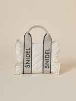 【スナイデル/SNIDEL】のフリルキルティングロゴバッグ 人気、トレンドファッション・服の通販 founy(ファニー) ファッション Fashion レディースファッション WOMEN バッグ Bag キルティング Quilting コンパクト Compact ショルダー Shoulder タンブラー Tumbler フェミニン Feminine フリル Frills マグネット Magnet ラップ Wrap 傘 Umbrella 定番 Standard 楽ちん Easy 財布 Wallet |ID:prp329100004321326