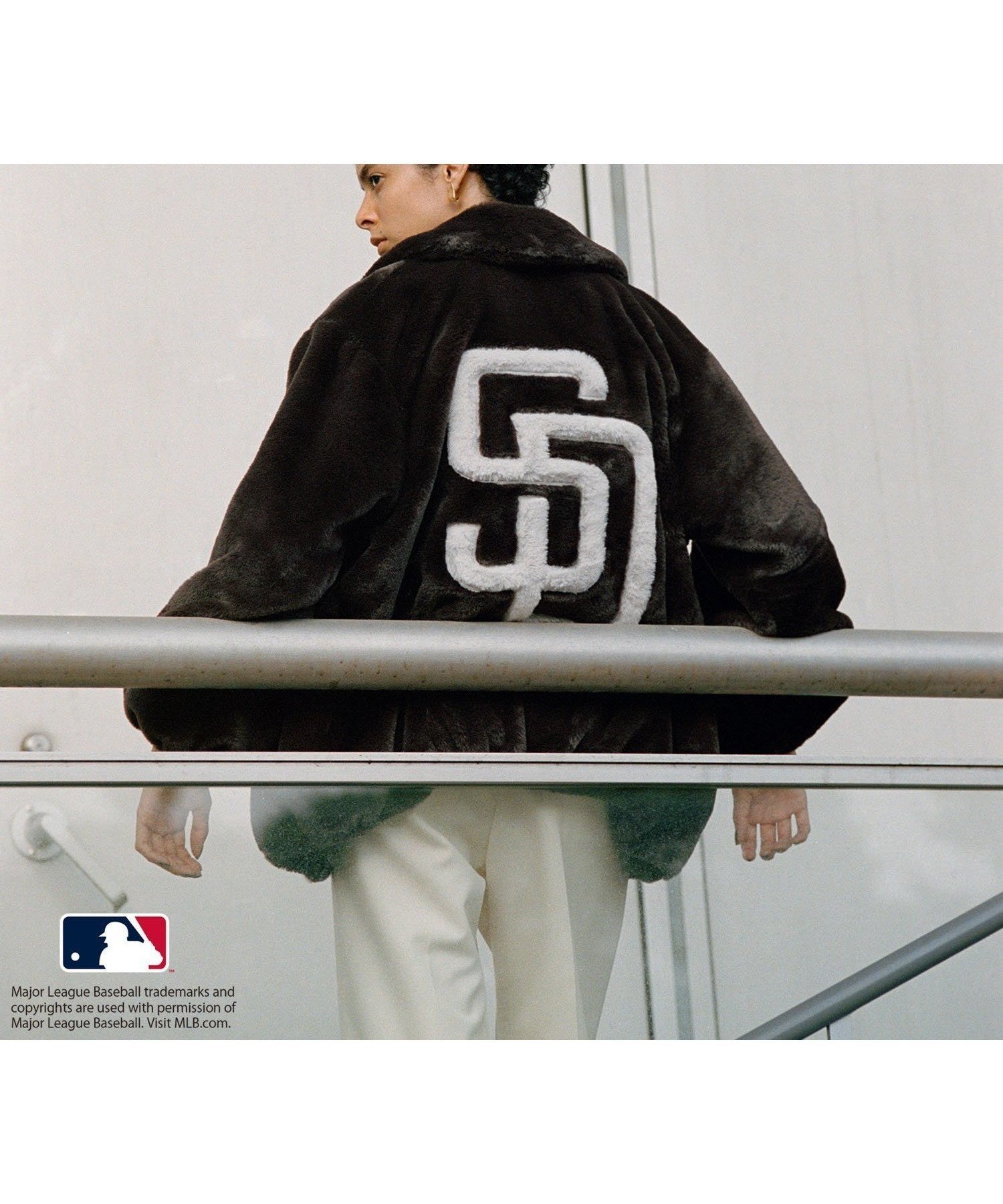 【ロペ/ROPE'】の【MLB COLLECTION BY JUN】フェイクファーブルゾン インテリア・キッズ・メンズ・レディースファッション・服の通販 founy(ファニー) 　ファッション　Fashion　レディースファッション　WOMEN　アウター　Coat Outerwear　ブルゾン　Blouson/Jackets　ギャザー　Gather　コレクション　Collection　シンプル　Simple　スペシャル　Special　スポーツ　Sports　ニューヨーク　New York　人気　Popularity　フランス　France　ブルゾン　Blouson　ボトム　Bottom　ポケット　Pocket　リアル　Real　おすすめ　Recommend　エレガント 上品　Elegant　ビジネス 仕事 通勤　Business　ダークブラウン(20)|ID: prp329100004331371 ipo3291000000030072124