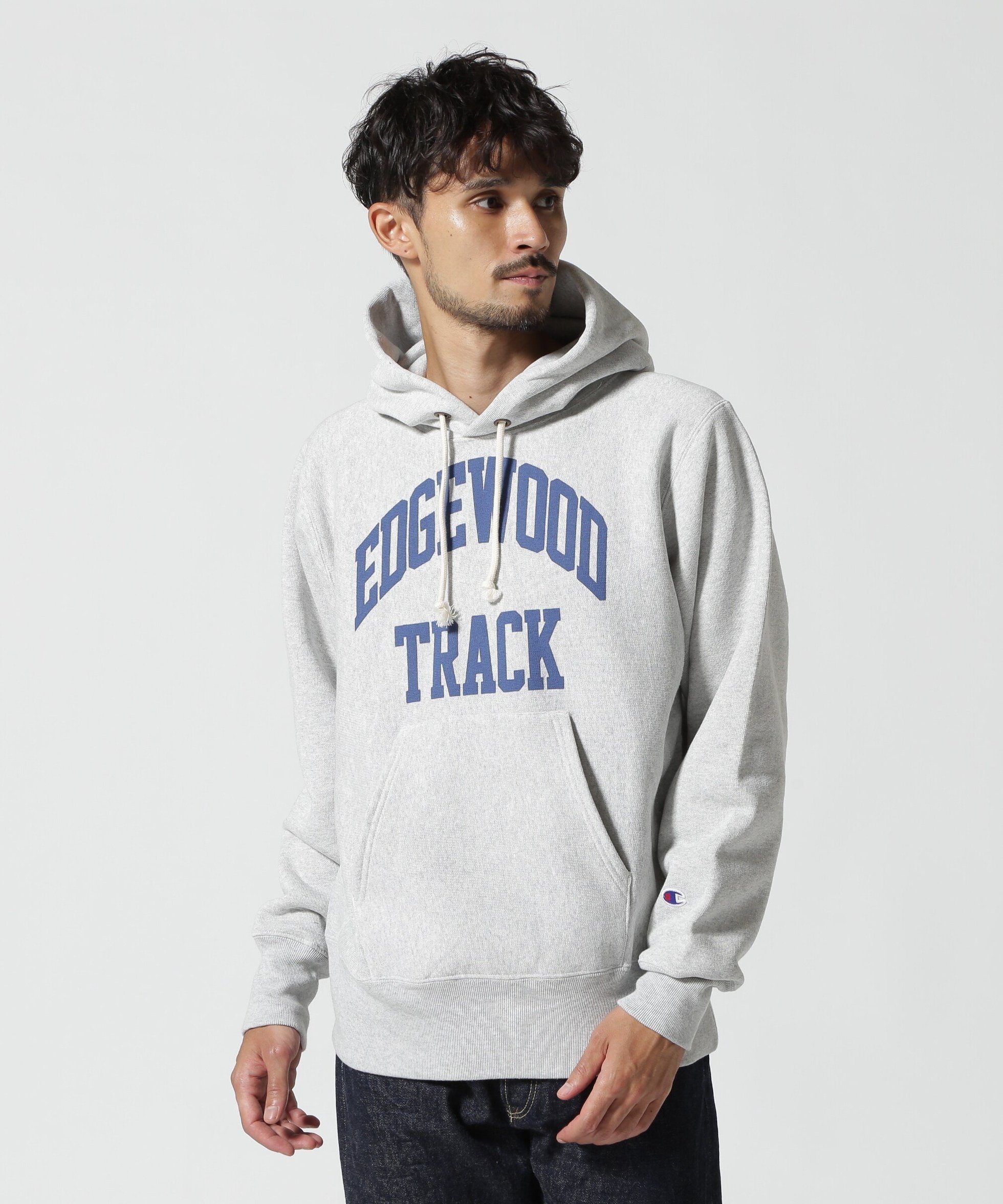 【ビーバー/BEAVER / MEN】のChampion REVERSE WEAVE PULLOVER HOODED SWEATSHIRT インテリア・キッズ・メンズ・レディースファッション・服の通販 founy(ファニー) 　ファッション　Fashion　メンズファッション　MEN　トップス・カットソー　Tops/Tshirt/Men　パーカ　Sweats　シャツ　Shirts　アメリカン　American　スタイリッシュ　Stylish　スポーツ　Sports　ニューヨーク　New York　人気　Popularity　パフォーマンス　Performance　プリント　Print　グレー|ID: prp329100004334969 ipo3291000000030113385