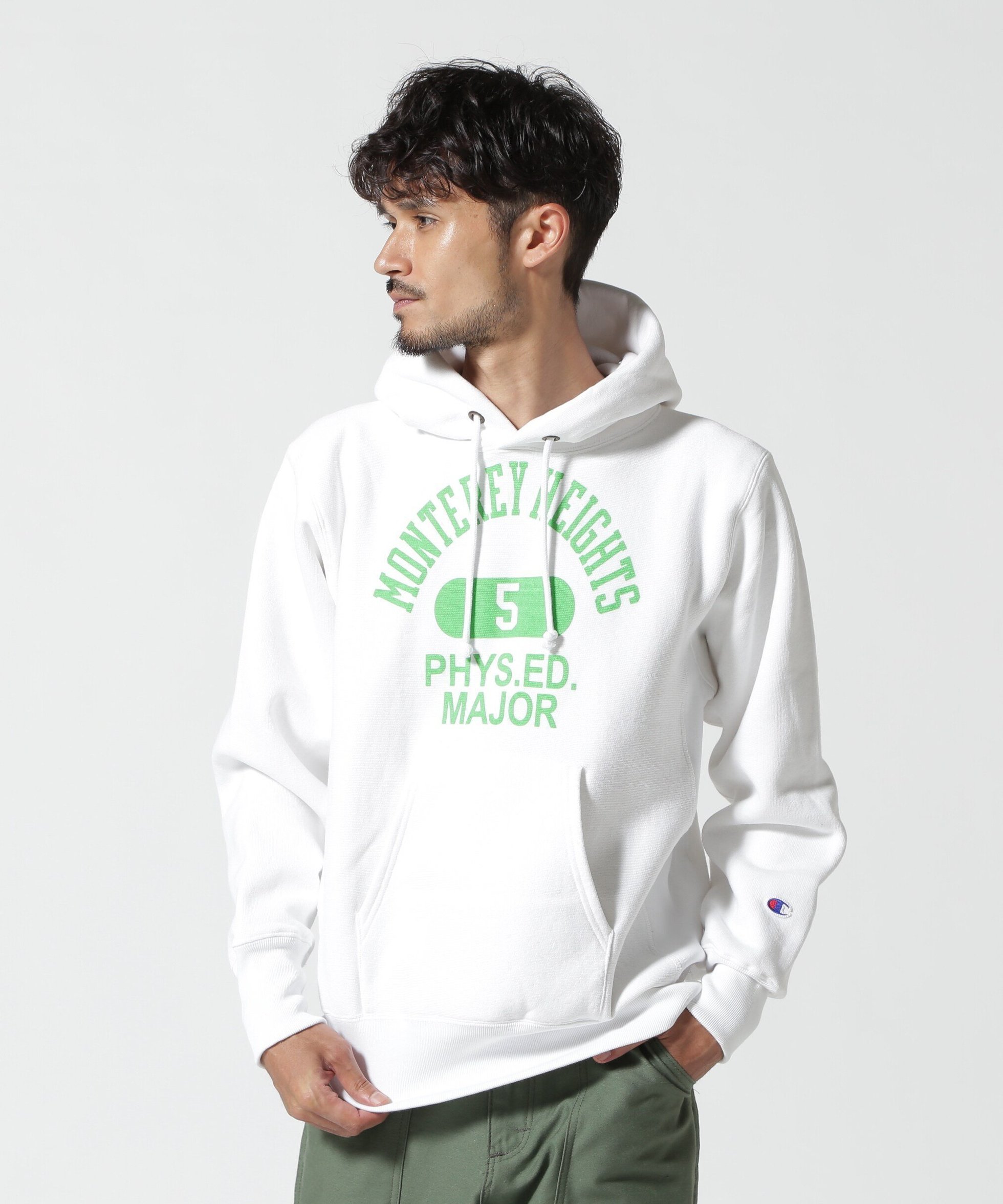 【ビーバー/BEAVER / MEN】のChampion REVERSE WEAVE PULLOVER HOODED SWEATSHIRT インテリア・キッズ・メンズ・レディースファッション・服の通販 founy(ファニー) 　ファッション　Fashion　メンズファッション　MEN　トップス・カットソー　Tops/Tshirt/Men　パーカ　Sweats　シャツ　Shirts　アメリカン　American　スタイリッシュ　Stylish　スポーツ　Sports　ニューヨーク　New York　人気　Popularity　パフォーマンス　Performance　プリント　Print　ホワイト|ID: prp329100004334969 ipo3291000000030113387