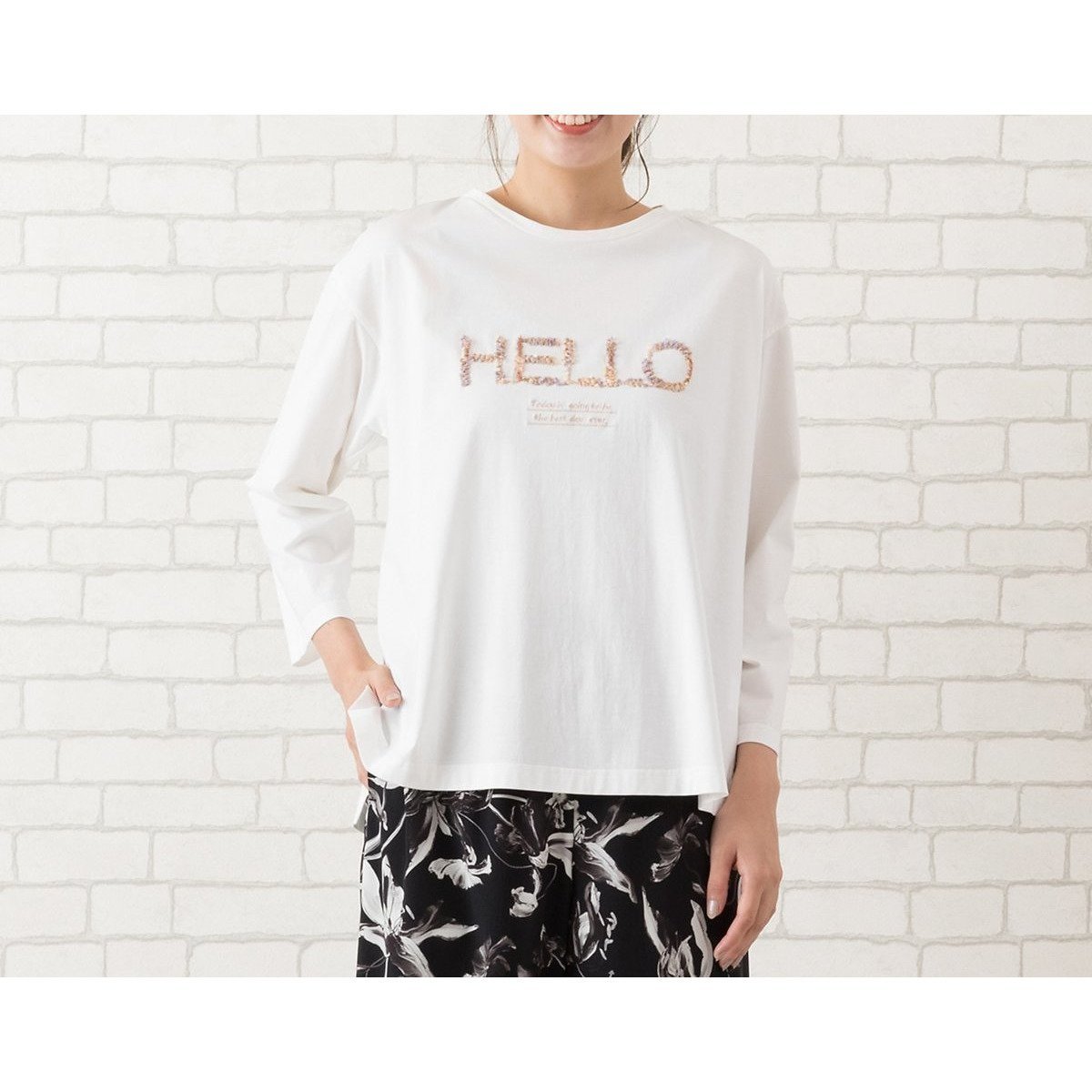 【ピサーノ/PISANO】の『HELLO』刺繍カットソー 人気、トレンドファッション・服の通販 founy(ファニー) 　ファッション　Fashion　レディースファッション　WOMEN　トップス・カットソー　Tops/Tshirt　カットソー　Cut and Sewn　カットソー　Cut And Sew　シンプル　Simple　スパンコール　Sequins　スリット　Slit　エレガント 上品　Elegant　 other-1|ID: prp329100004337302 ipo3291000000030137341