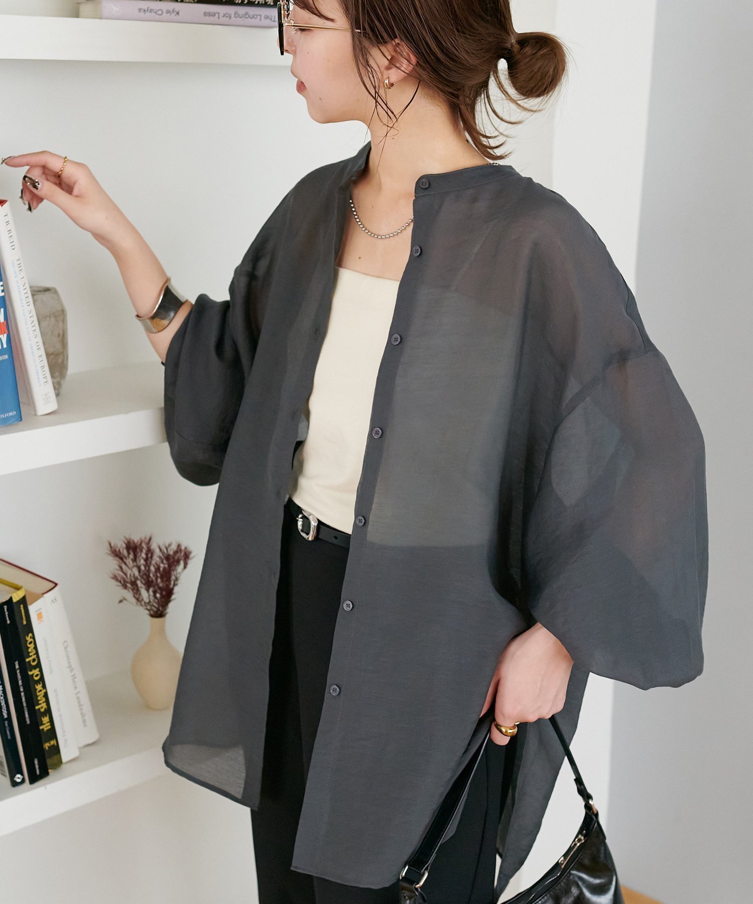 【ディスコート/Discoat】の【リバイバル】シアーバンドカラーシャツ《WEB限定カラーあり》 インテリア・キッズ・メンズ・レディースファッション・服の通販 founy(ファニー) ファッション Fashion レディースファッション Fashion for Women トップス・カットソー Cut & Sew Tops シャツ・ブラウス・オフィスカジュアル Elegant Blouses & Button-Ups おすすめ Recommended / Our Picks キャミソール Camisole, Spaghetti Strap Top 夏 Summer 春 Spring S/S・春夏 SS, Spring/Summer, Warm Season チャコールグレー|ID: prp329100004357746 ipo3291000000034285632