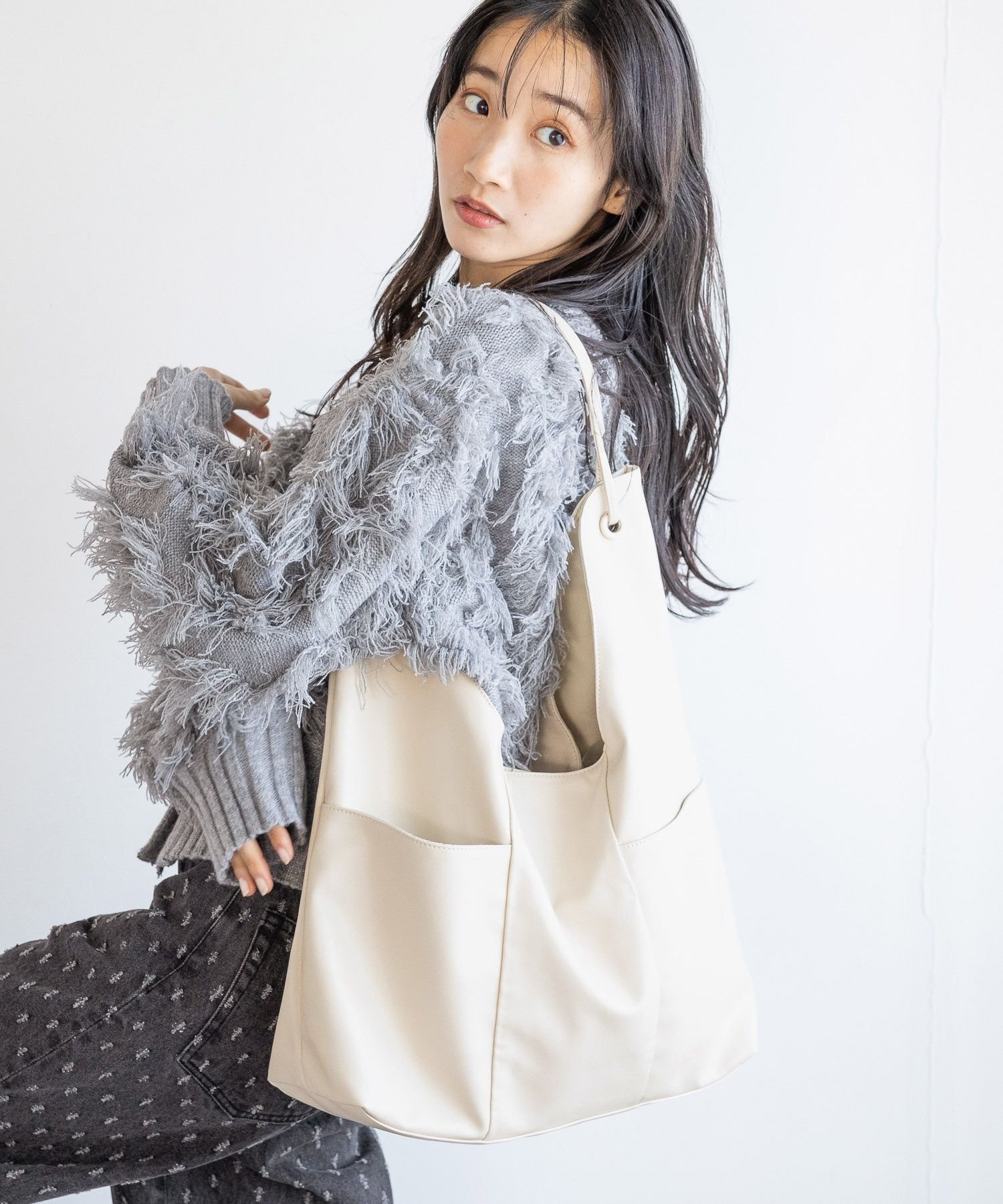 【ローリーズファーム/LOWRYS FARM】のヤワラカルイ5ポケトートBAG インテリア・キッズ・メンズ・レディースファッション・服の通販 founy(ファニー) 　ファッション　Fashion　レディースファッション　WOMEN　バッグ　Bag　トートバック　Tote Bag　ポケット　Pocket　マグネット　Magnet　定番　Standard　アイボリー|ID: prp329100004359045 ipo3291000000030468117