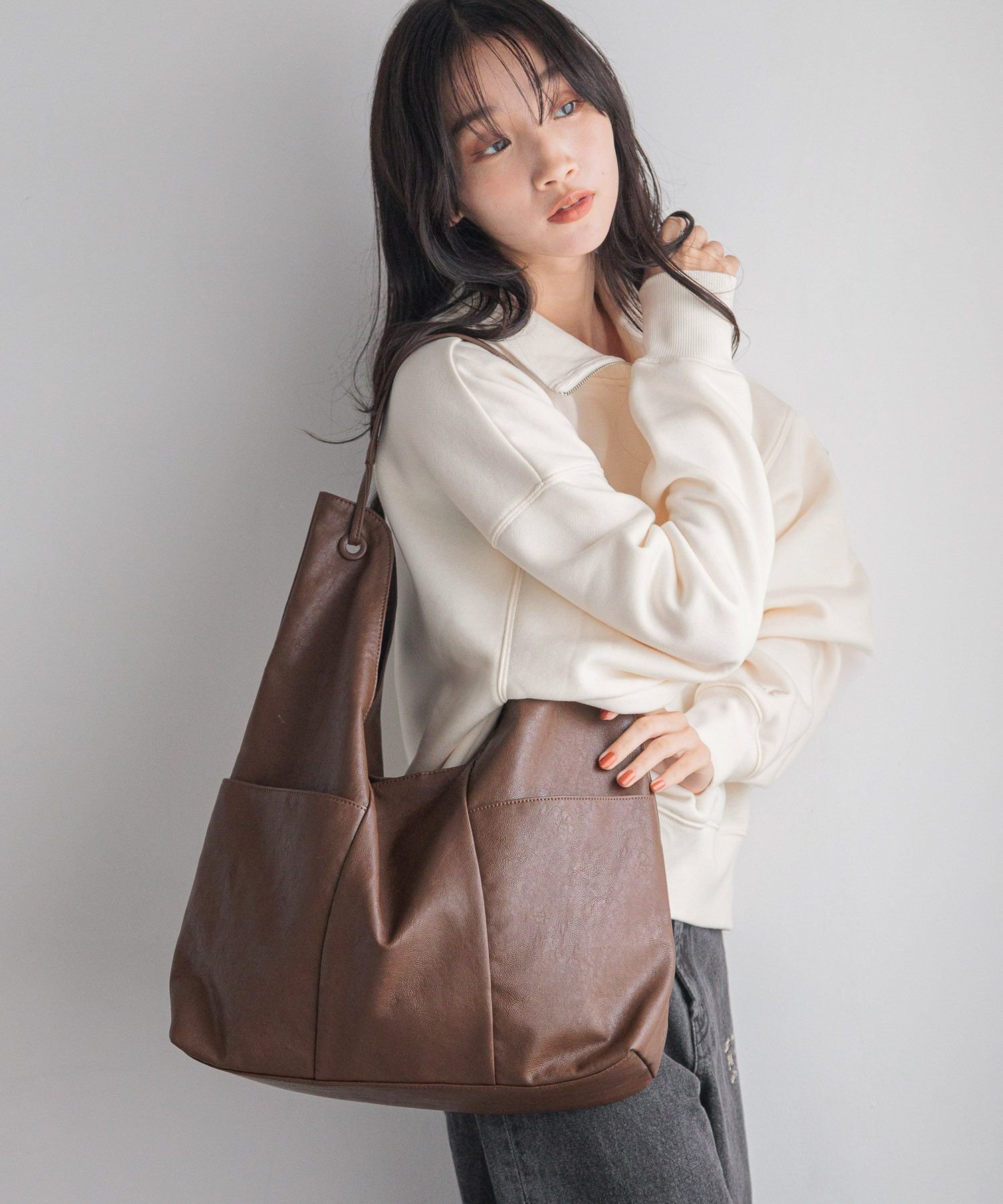 【ローリーズファーム/LOWRYS FARM】のヤワラカルイ5ポケトートBAG インテリア・キッズ・メンズ・レディースファッション・服の通販 founy(ファニー) 　ファッション　Fashion　レディースファッション　WOMEN　バッグ　Bag　トートバック　Tote Bag　ポケット　Pocket　マグネット　Magnet　定番　Standard　ブラウン|ID: prp329100004359045 ipo3291000000030468121