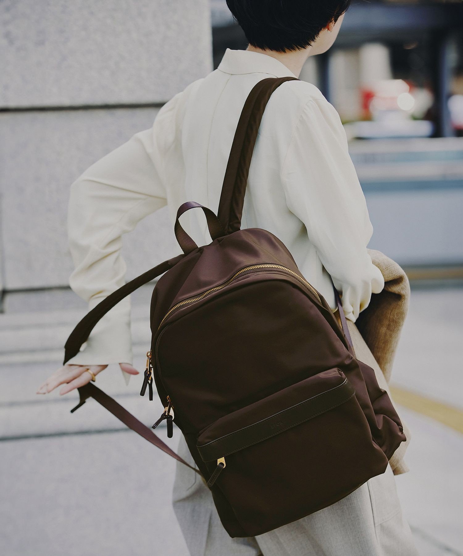 【ロペ/ROPE'】の【E POR】【A4/PC対応・撥水】Pac Sac( パックサック )/WEB掲載 インテリア・キッズ・メンズ・レディースファッション・服の通販 founy(ファニー) 　ファッション　Fashion　レディースファッション　WOMEN　クッション　Cushion　ショルダー　Shoulder　シンプル　Simple　スマホ　Smartphone　雑誌　Magazine　フィット　Fit　フォルム　Form　フラップ　Flap　ポケット　Pocket　メッシュ　Mesh　リュック　Ruck Sack　ビジネス 仕事 通勤　Business　ダークブラウン(20)|ID: prp329100004368430 ipo3291000000032093758