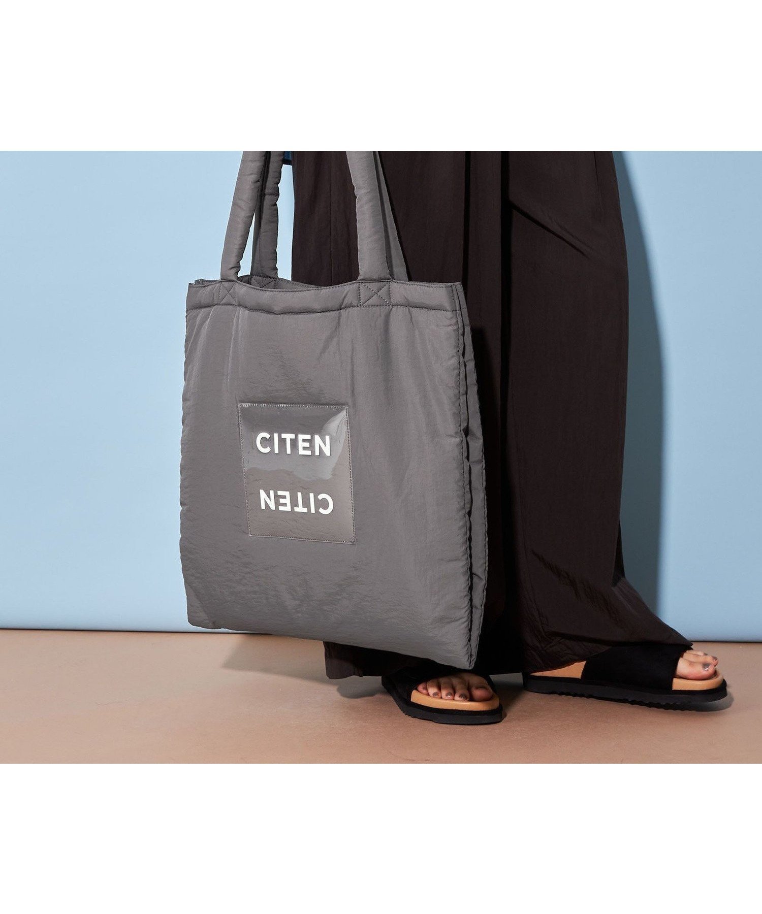 【その他のブランド/Other】のCITEN パデッド クリア ロゴ トートバッグ インテリア・キッズ・メンズ・レディースファッション・服の通販 founy(ファニー) 　ファッション　Fashion　レディースファッション　Fashion for Women　バッグ　Bags　プリント　Print, Printed Pattern　ポケット　Pocket, Pocket Detail　人気　Popular, Best Seller　ビジネス 仕事 通勤　Business / Work / Commuting　MD.GRAY|ID: prp329100004372145 ipo3291000000032623613
