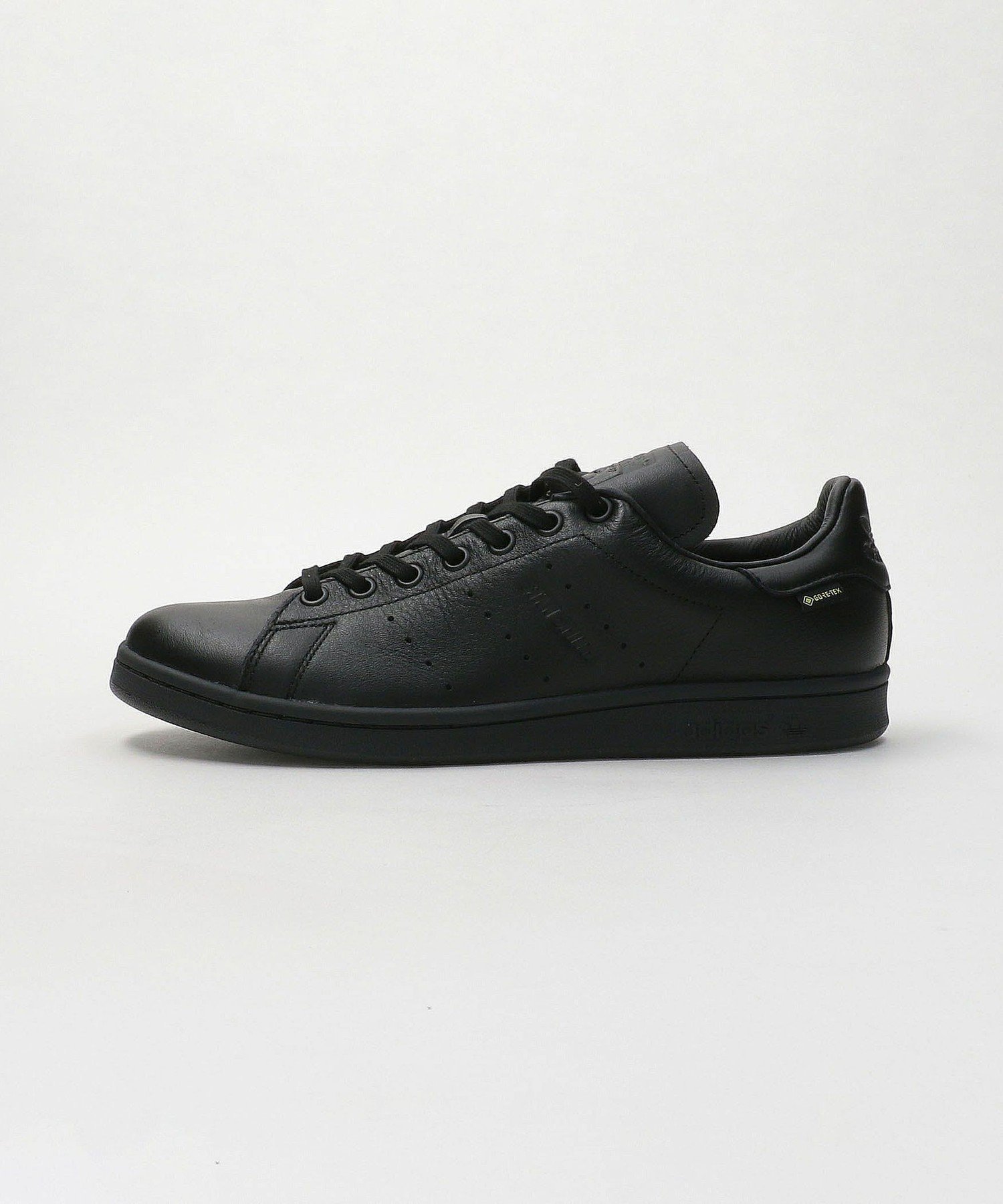 【ビューティ&ユース ユナイテッドアローズ/BEAUTY&YOUTH / UNITED ARROWS / MEN】のadidas Originals スタンスミス GORE-TEX/スニーカー インテリア・キッズ・メンズ・レディースファッション・服の通販 founy(ファニー) 　ファッション　Fashion　メンズファッション　Fashion for Men　シューズ・靴　Shoes　スニーカー / カジュアルにもスポーティにも　Sneakers & Trainers　クラシック　Classic, Timeless Style　スニーカー　Sneakers, Trainers　スポーツ　Sports, Activewear　モダン　Modern, Contemporary　BLACK|ID: prp329100004386610 ipo3291000000032744095
