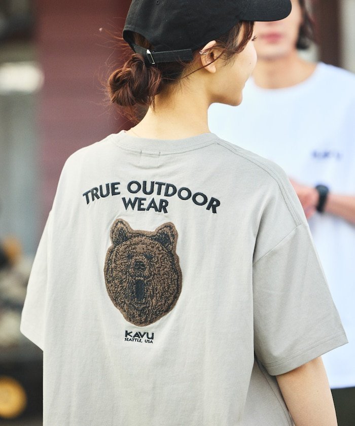 【フリークスストア/FREAK'S STORE】のKAVU×FREAK S STORE カブ- 別注 アニマル バックプリント クルーネック Tシャツ 【限定展開】 25SS インテリア・キッズ・メンズ・レディースファッション・服の通販 founy(ファニー) 　ファッション　Fashion　レディースファッション　WOMEN　トップス・カットソー　Tops/Tshirt　シャツ/ブラウス　Shirts/Blouses　ロング / Tシャツ　T-Shirts　バッグ　Bag　2025年　2025　2025春夏・S/S　Ss,Spring/Summer,2025　アニマル　Animal　グラフィック　Graphic　シンプル　Simple　トレンド　Trend　ビッグ　Big　フロント　Front　プリント　Print　ワンポイント　One Point　人気　Popularity　別注　Special Order　夏　Summer　S/S・春夏　Ss・Spring/Summer　グレージュ|ID: prp329100004387654 ipo3291000000031139261