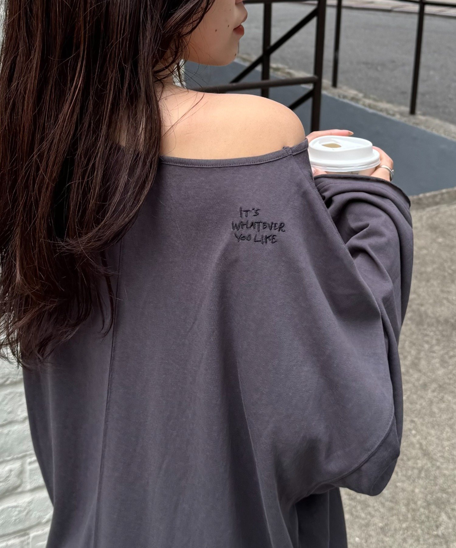 【チャオパニックティピー/CIAOPANIC TYPY】のシアースラブワンポイント刺繍オーバーTee インテリア・キッズ・メンズ・レディースファッション・服の通販 founy(ファニー) 　ファッション　Fashion　レディースファッション　Ladies' Fashion Online　ショルダー　Shoulder　シンプル　Simple　ストライプ　Stripe　デニム　Denim　ドロップ　Drop　定番　Standard　おすすめ　Recommend　チャコールグレー|ID: prp329100004398827 ipo3291000000032680549