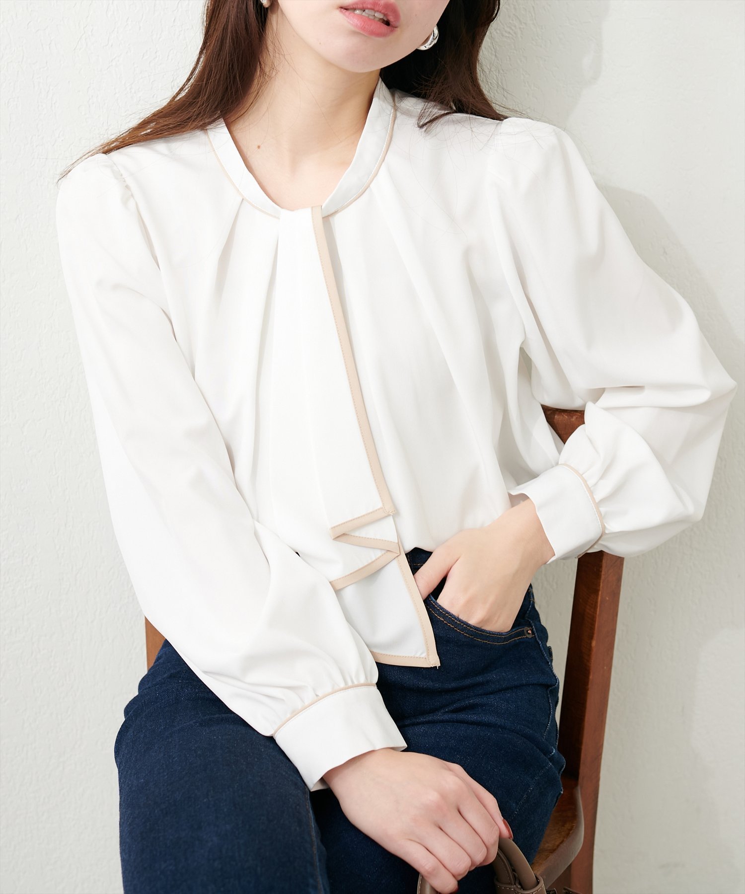 【ナチュラルクチュール/natural couture】の配色ボウタイ2WAYブラウス インテリア・キッズ・メンズ・レディースファッション・服の通販 founy(ファニー) 　ファッション　Fashion　レディースファッション　WOMEN　トップス・カットソー　Tops/Tshirt　シャツ/ブラウス　Shirts/Blouses　2025年　2025　2025春夏・S/S　Ss,Spring/Summer,2025　おすすめ　Recommend　カーディガン　Cardigan　シンプル　Simple　ジャケット　Jacket　ダウン　Down　デニム　Denim　ボトム　Bottom　エレガント 上品　Elegant　A/W・秋冬　Aw・Autumn/Winter・Fw・Fall-Winter　オフホワイト|ID: prp329100004399752 ipo3291000000031621737