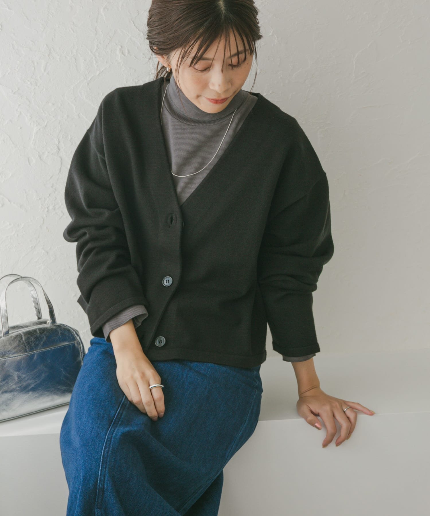 【アーバンリサーチ ドアーズ/URBAN RESEARCH DOORS】の『UR TECH 200日ニット』Vネックカーディガン インテリア・キッズ・メンズ・レディースファッション・服の通販 founy(ファニー) 　ファッション　Fashion　レディースファッション　Fashion for Women　トップス・カットソー　Cut & Sew Tops　ニット　Knit Tops & Sweaters　カーディガン・羽織り　Layered Style Cardigans　Vネックトップス　V-Neck Tops / V-Cut Neckline Shirts　2024年　2024　2024-2025秋冬・A/W　Autumn/Winter 2024–25 AW24–25　冬　Winter / This Winter　おすすめ　Recommended / Our Picks　カーディガン　Cardigan, Knitwear　ショルダー　Shoulder, Shoulder Strap　ショート　Short, Short Length　シンプル　Simple, Minimal　スリーブ　Sleeve, Long Sleeve / Short Sleeve　ドロップ　Drop Shoulder, Dropped Style　ルーズ　Loose, Oversized　ワイド　Wide, Wide Fit　A/W・秋冬　Autumn/Winter　BLACK|ID: prp329100004402206 ipo3291000000033525722
