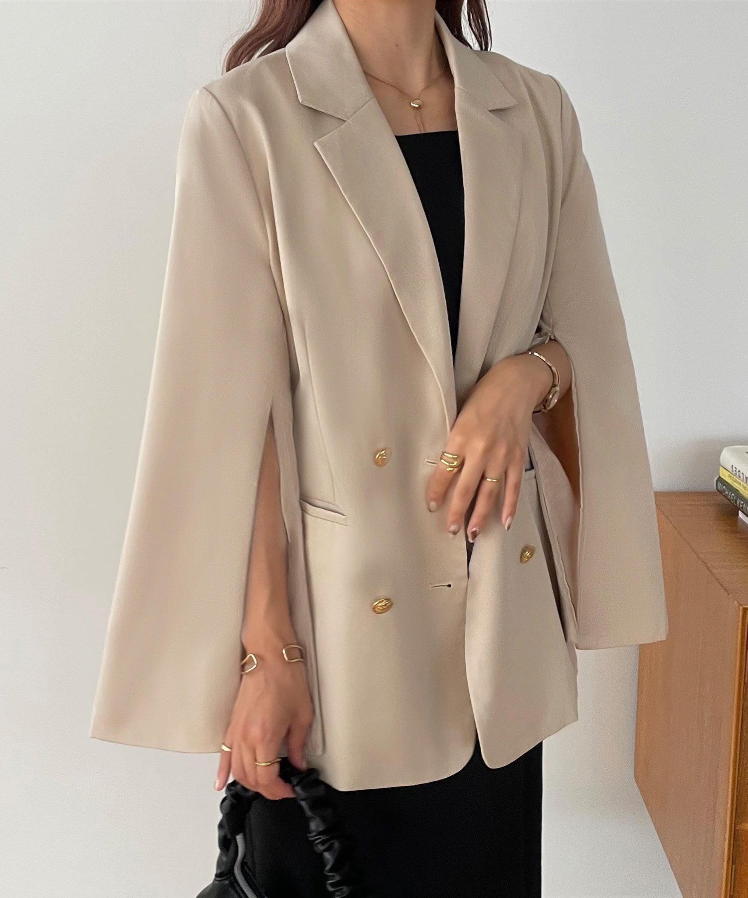 【ジュノア/JUNOAH】の袖スリット金ボタンテーラードジャケット インテリア・キッズ・メンズ・レディースファッション・服の通販 founy(ファニー) 　ファッション　Fashion　レディースファッション　WOMEN　アウター　Coat Outerwear　ジャケット　Jackets　テーラードジャケット　Tailored Jackets　スリット　Slit　ベージュ|ID: prp329100004403209 ipo3291000000031924919