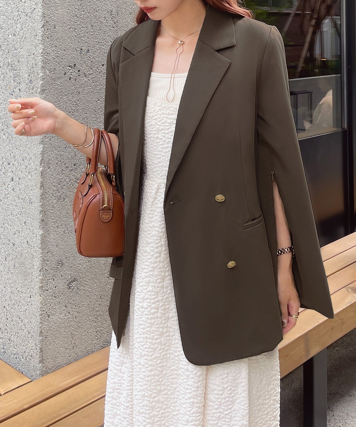 【ジュノア/JUNOAH】の袖スリット金ボタンテーラードジャケット インテリア・キッズ・メンズ・レディースファッション・服の通販 founy(ファニー) 　ファッション　Fashion　レディースファッション　WOMEN　アウター　Coat Outerwear　ジャケット　Jackets　テーラードジャケット　Tailored Jackets　スリット　Slit　チャコールブラウン|ID: prp329100004403209 ipo3291000000031924923