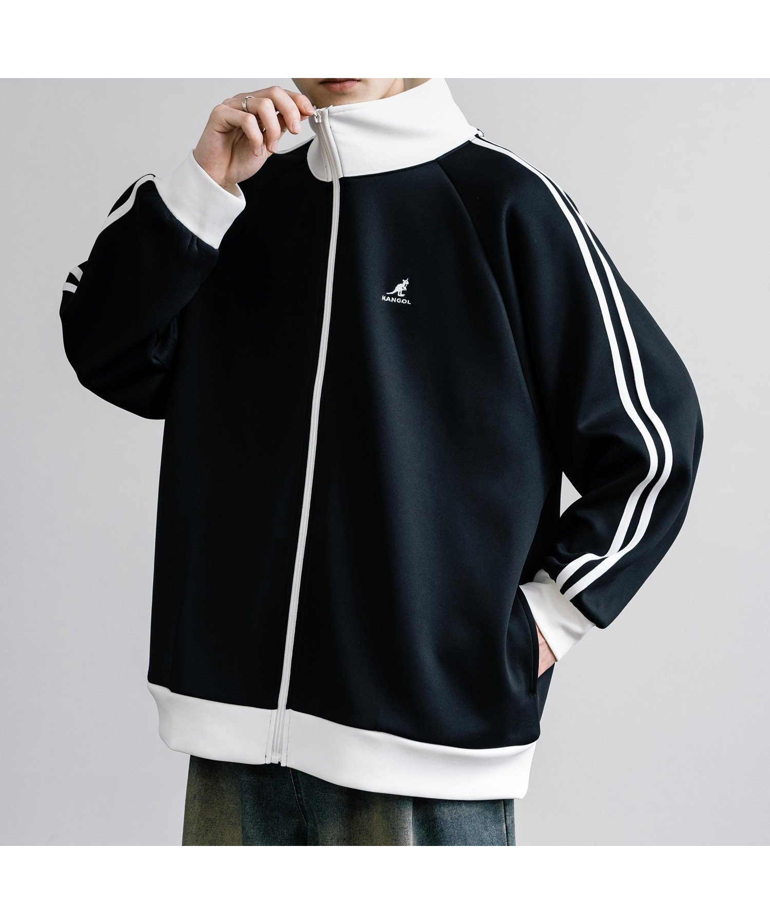 【ロッキーモンロー/Rocky Monroe】の【KANGOL】*【Rocky Monroe】別注コラボトラックジャケット インテリア・キッズ・メンズ・レディースファッション・服の通販 founy(ファニー) 　ファッション　Fashion　レディースファッション　WOMEN　アウター　Coat Outerwear　ジャケット　Jackets　インナー　Inner　ジップ　Zip　スポーティ　Sporty　スリーブ　Sleeve　ダブル　Double　人気　Popularity　ハイネック　High Neck　ビッグ　Big　別注　Special Order　メンズ　Mens　リラックス　Relax　おすすめ　Recommend　エレガント 上品　Elegant　ブラック|ID: prp329100004406532 ipo3291000000031726334