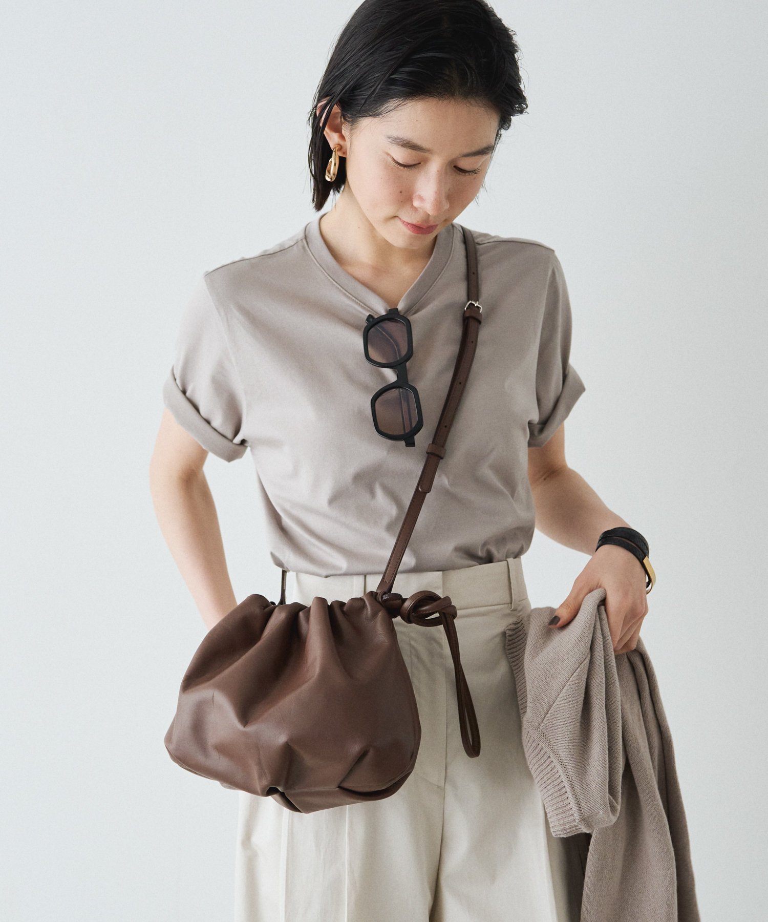 【ラシット/russet】の月間人気No.1 【名品】4wayレザー巾着ショルダーバッグ インテリア・キッズ・メンズ・レディースファッション・服の通販 founy(ファニー) 　ファッション　Fashion　レディースファッション　WOMEN　バッグ　Bag　ギャザー　Gather　クラッチ　Clutch　コンパクト　Compact　傘　Umbrella　巾着　Purse　軽量　Lightweight　ショルダー　Shoulder　シルバー　Silver　シンプル　Simple　スタイリッシュ　Stylish　タオル　Towel　トレンド　Trend　定番　Standard　人気　Popularity　ハンド　Hand　フォルム　Form　ベーシック　Basic　ポケット　Pocket　ポーチ　Pouch　メタリック　Metallic　モダン　Modern　日本製　Made In Japan　エレガント 上品　Elegant　ダークブラウン|ID: prp329100004407117 ipo3291000000031957471