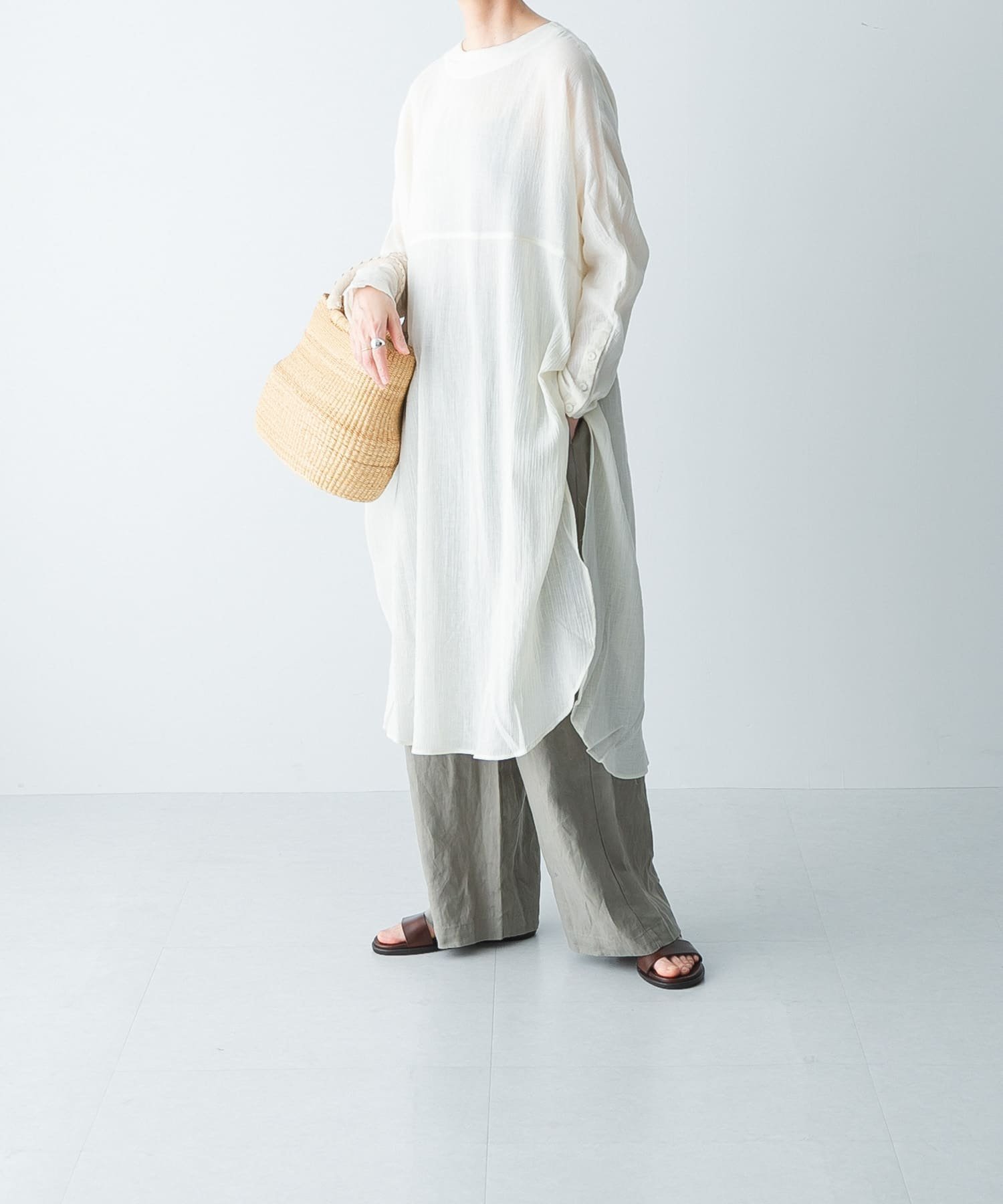 【かぐれ/kagure / URBAN RESEARCH】のガーゼロングチュニック インテリア・キッズ・メンズ・レディースファッション・服の通販 founy(ファニー) 　ファッション　Fashion　レディースファッション　Fashion for Women　トップス・カットソー　Cut & Sew Tops　2025年　2025　2025春夏・S/S　Spring/Summer 2025 SS25　おすすめ　Recommended / Our Picks　カフス　Cuff Design　スリット　Slit, Slit Detail　チュニック　Tunic, Long Top　ベスト　Vest, Waistcoat　ロング　Long, Long-Length　ワイド　Wide, Wide Fit　夏　Summer　S/S・春夏　SS, Spring/Summer, Warm Season　IVORY|ID: prp329100004413747 ipo3291000000032734739