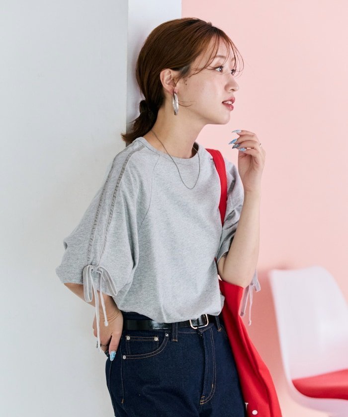 【フリークスストア/FREAK'S STORE】の袖 ベロア リボン ライン 半袖 ラグラン Tシャツ【限定展開】 25SS インテリア・キッズ・メンズ・レディースファッション・服の通販 founy(ファニー) 　ファッション　Fashion　レディースファッション　Fashion for Women　トップス・カットソー　Cut & Sew Tops　シャツ・ブラウス・オフィスカジュアル　Elegant Blouses & Button-Ups　ロングTシャツ・Tシャツ　Longline T-Shirts & Tees　ベロアトップス　Velour Tops / Velvet-Look Items　2025年　2025　2025春夏・S/S　Spring/Summer 2025 SS25　スポーティ　Sporty, Casual Athletic　スリーブ　Sleeve, Long Sleeve / Short Sleeve　ベロア　Velour, Soft Velvet　ボトム　Bottoms, Lower Wear　リボン　Ribbon, Bow　人気　Popular, Best Seller　半袖　Short Sleeve, Half Sleeve　夏　Summer　春　Spring　S/S・春夏　SS, Spring/Summer, Warm Season　グレー|ID: prp329100004418601 ipo3291000000032621305