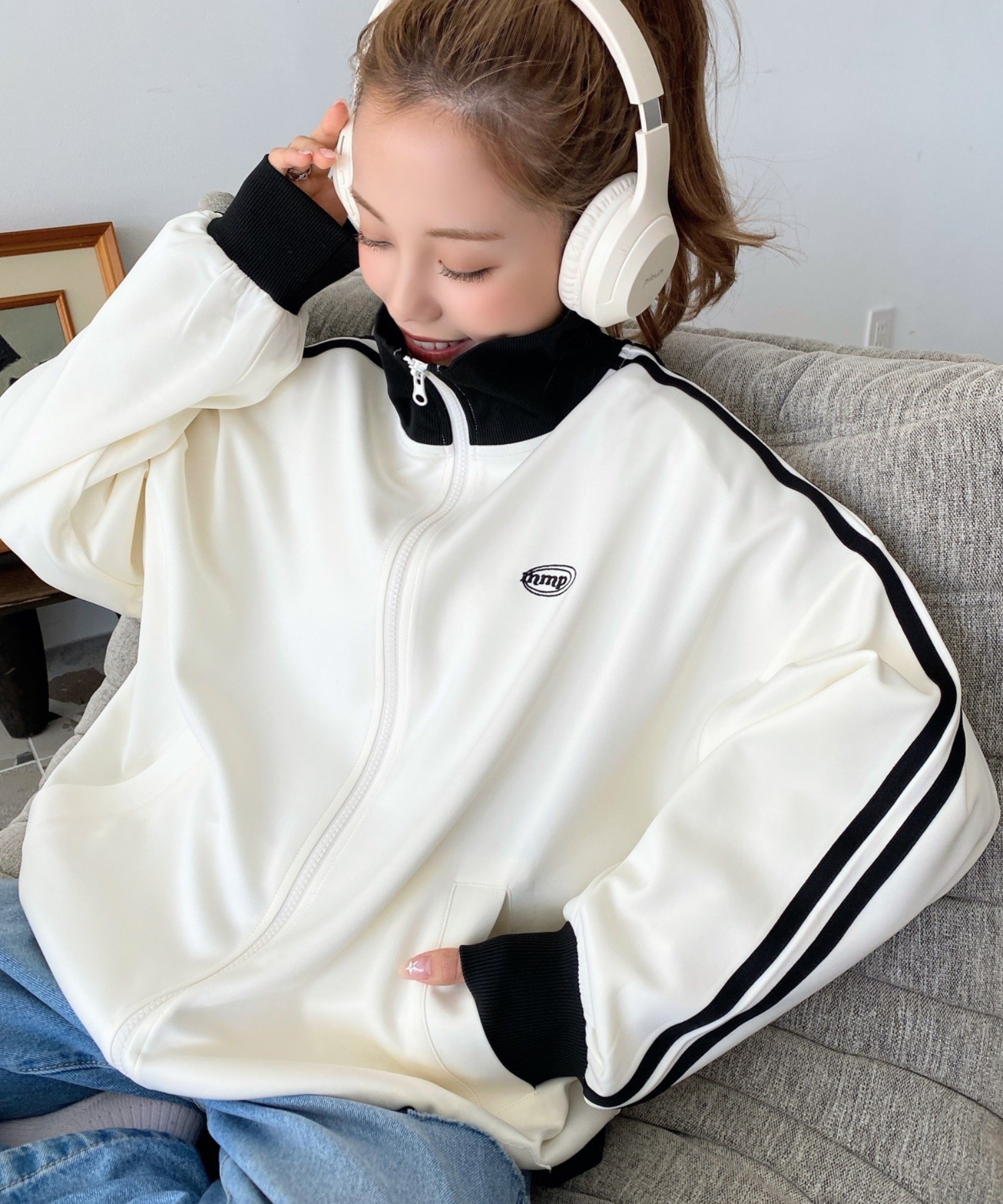 【その他のブランド/Other】のロゴ刺繍トラックジャケット インテリア・キッズ・メンズ・レディースファッション・服の通販 founy(ファニー) 　ファッション　Fashion　メンズファッション　Fashion for Men　カーゴパンツ　Cargo Pants, Utility Pants　クラシック　Classic, Timeless Style　今季　This Season, Current Season　ショート　Short, Short Length　ジャケット　Jacket, Outerwear　スタンド　Stand Collar, Upright Stand　スニーカー　Sneakers, Trainers　スポーツ　Sports, Activewear　デニム　Denim, Jeans Material　トレンド　Trend, Trending Now　フェミニン　Feminine, Girly　ベーシック　Basic, Essential　ボトム　Bottoms, Lower Wear　ポケット　Pocket, Pocket Detail　ワイド　Wide, Wide Fit　ワンポイント　One Point, Statement Accent　おすすめ　Recommended / Our Picks　ホワイト系その他|ID: prp329100004419780 ipo3291000000032975540