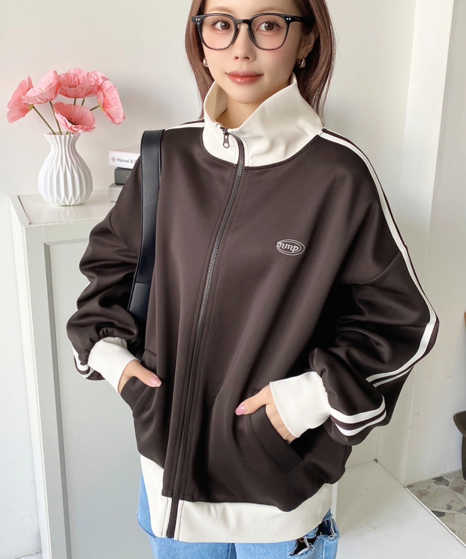 【その他のブランド/Other】のロゴ刺繍トラックジャケット インテリア・キッズ・メンズ・レディースファッション・服の通販 founy(ファニー) 　ファッション　Fashion　メンズファッション　Fashion for Men　カーゴパンツ　Cargo Pants, Utility Pants　クラシック　Classic, Timeless Style　今季　This Season, Current Season　ショート　Short, Short Length　ジャケット　Jacket, Outerwear　スタンド　Stand Collar, Upright Stand　スニーカー　Sneakers, Trainers　スポーツ　Sports, Activewear　デニム　Denim, Jeans Material　トレンド　Trend, Trending Now　フェミニン　Feminine, Girly　ベーシック　Basic, Essential　ボトム　Bottoms, Lower Wear　ポケット　Pocket, Pocket Detail　ワイド　Wide, Wide Fit　ワンポイント　One Point, Statement Accent　おすすめ　Recommended / Our Picks　ブラウン|ID: prp329100004419780 ipo3291000000032975548