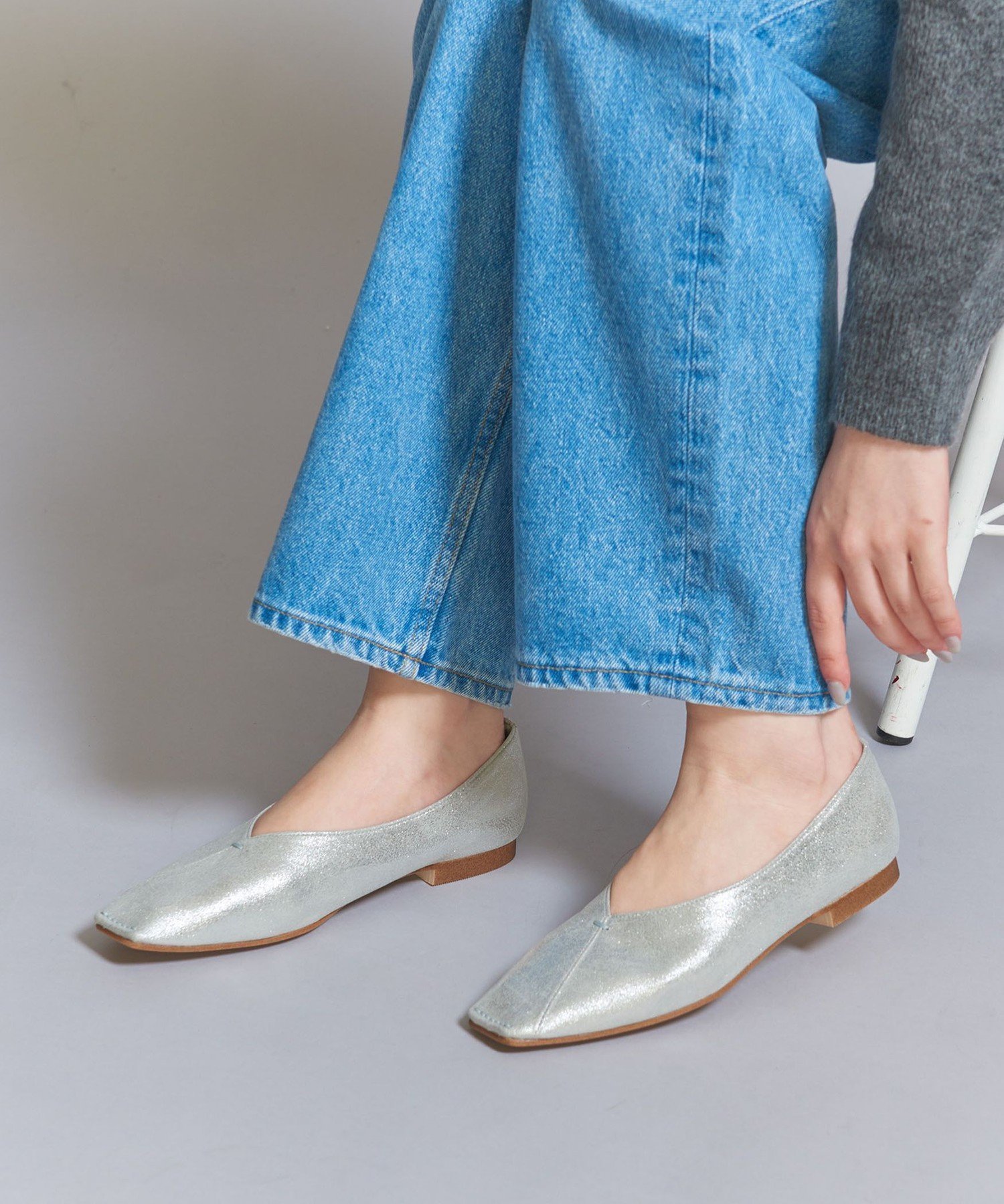 【ビューティ&ユース ユナイテッドアローズ/BEAUTY&YOUTH / UNITED ARROWS】のVカットステッチ フラットシューズ インテリア・キッズ・メンズ・レディースファッション・服の通販 founy(ファニー) 　ファッション　Fashion　レディースファッション　WOMEN　シューズ　Shoes　シルバー　Silver　シンプル　Simple　トレンド　Trend　ビジネス 仕事 通勤　Business　フラット　Flat　エレガント 上品　Elegant　旅行　Travel　SILVER|ID: prp329100004423397 ipo3291000000031611180