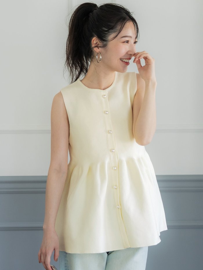 【コカ/COCA】のパールボタンペプラムニットベスト インテリア・キッズ・メンズ・レディースファッション・服の通販 founy(ファニー) https://founy.com/ ファッション Fashion レディースファッション WOMEN アウター Coat Outerwear トップス・カットソー Tops/Tshirt ニット Knit Tops ベスト/ジレ Gilets/Vests ギャザー Gather 今季 This Season ジーンズ Jeans スタイリッシュ Stylish トレンド Trend パール Pearl フェミニン Feminine フロント Front ベスト Vest ペプラム Peplum ポケット Pocket モノトーン Monotone ワイド Wide エレガント 上品 Elegant ビジネス 仕事 通勤 Business 2025年 2025 2025春夏・S/S Ss,Spring/Summer,2025 |ID: prp329100004425665 ipo3291000000031991484