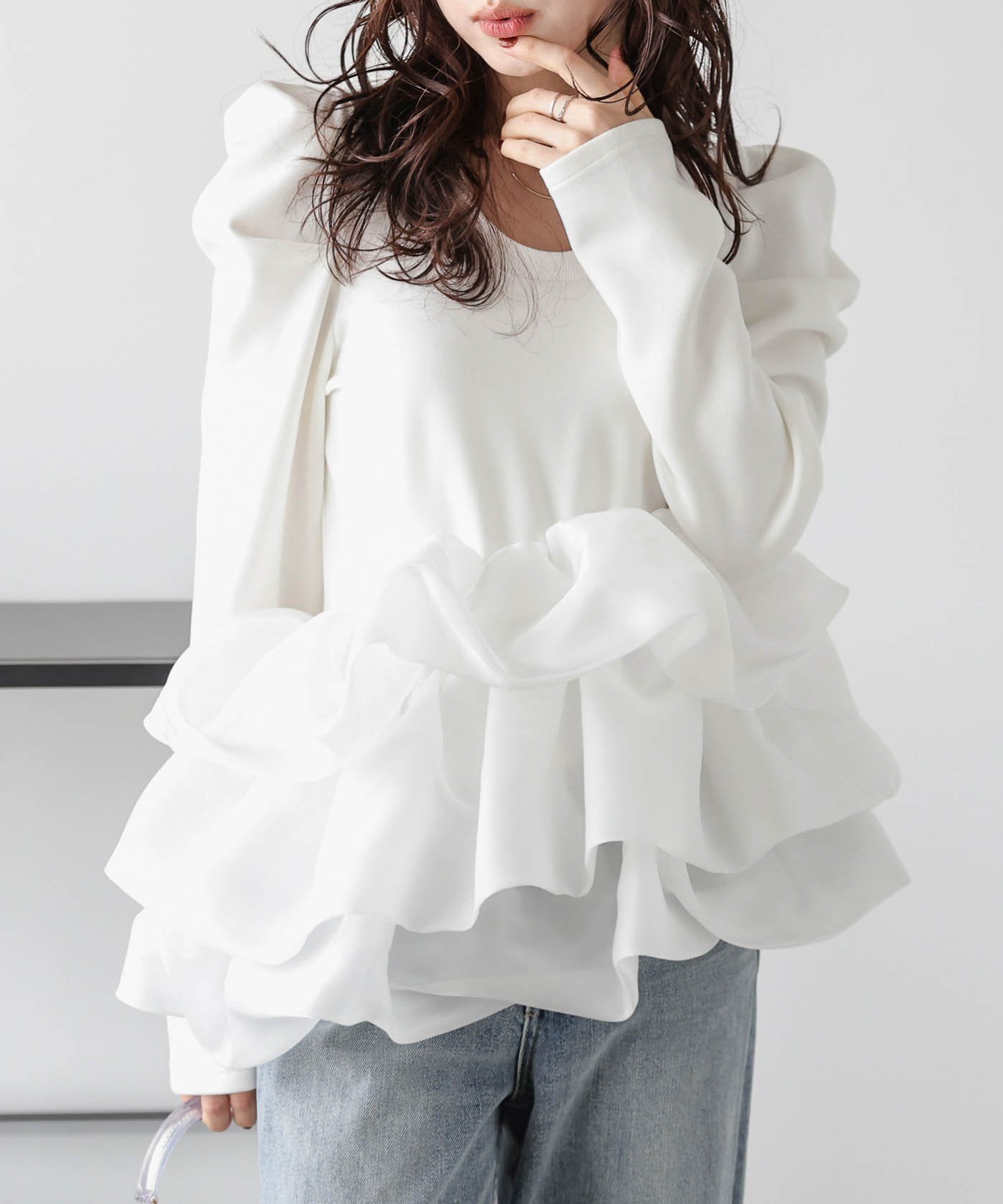 【ラジュール/Lajour】のバルーンフリルドッキングトップス インテリア・キッズ・メンズ・レディースファッション・服の通販 founy(ファニー) 　ファッション　Fashion　レディースファッション　Fashion for Women　トップス・カットソー　Cut & Sew Tops　なめらか　Smooth, Silky Texture　アシンメトリー　Asymmetrical Style　オケージョン　Occasion Wear　オーガンジー　Organza Fabric　ショルダー　Shoulder, Shoulder Strap　デコルテ　Décolleté, Neckline　ドッキング　Docking, Mixed Material　バルーン　Balloon, Balloon Silhouette　フェミニン　Feminine, Girly　フリル　Frill, Ruffle　エレガント 上品　Elegant　ホワイト|ID: prp329100004430921 ipo3291000000033553555