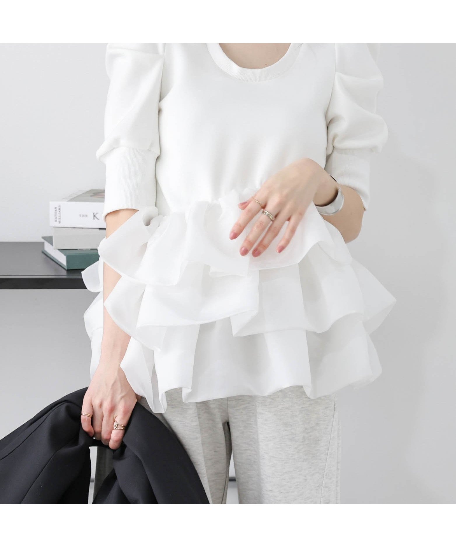 【ラジュール/Lajour】のバルーンフリルドッキングトップス インテリア・キッズ・メンズ・レディースファッション・服の通販 founy(ファニー) 　ファッション　Fashion　レディースファッション　Fashion for Women　トップス・カットソー　Cut & Sew Tops　なめらか　Smooth, Silky Texture　アシンメトリー　Asymmetrical Style　オケージョン　Occasion Wear　オーガンジー　Organza Fabric　ショルダー　Shoulder, Shoulder Strap　デコルテ　Décolleté, Neckline　ドッキング　Docking, Mixed Material　バルーン　Balloon, Balloon Silhouette　フェミニン　Feminine, Girly　フリル　Frill, Ruffle　エレガント 上品　Elegant　半袖ホワイト|ID: prp329100004430921 ipo3291000000033553561