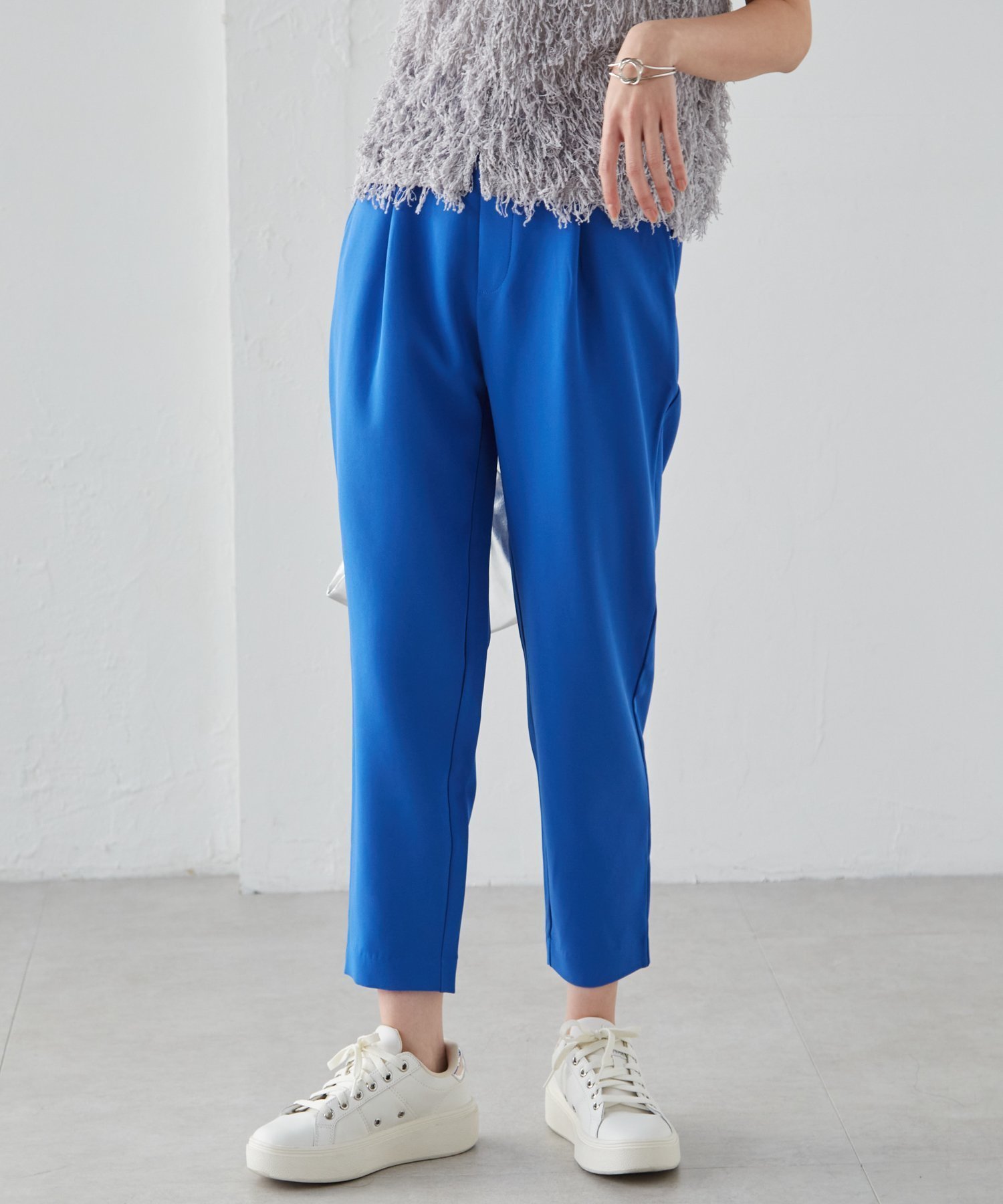 【ラナン/Ranan】の美脚シルエットタッククロップドパンツ インテリア・キッズ・メンズ・レディースファッション・服の通販 founy(ファニー) 　ファッション　Fashion　レディースファッション　WOMEN　パンツ　Pants　イエロー　Yellow　ギャザー　Gather　サンダル　Sandals　ジャケット　Jacket　スキニー　Skinny　ストレッチ　Stretch　スニーカー　Sneakers　ツイル　Twill　デニム　Denim　定番　Standard　フレア　Flare　2022年　2022　2022 春夏 S/S　Ss,Spring/Summer,2022　プチプライス・低価格　Affordable　ロイヤルブルー|ID: prp329100004432225 ipo3291000000032145430