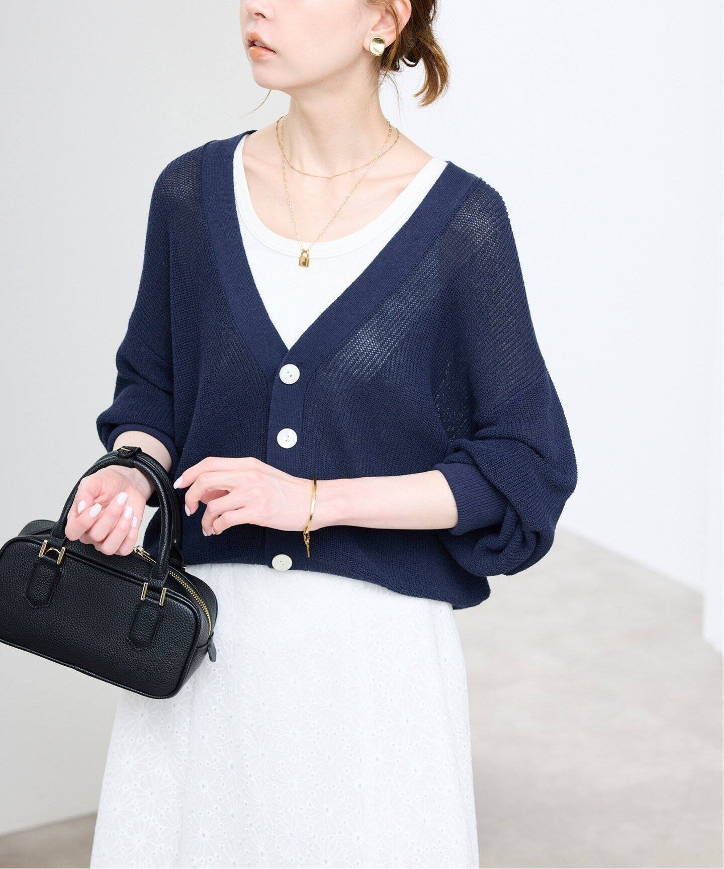 【スローブ イエナ/SLOBE IENA】の《一部店舗・WEB限定カラーあり》リネン混Vネックカーディガン インテリア・キッズ・メンズ・レディースファッション・服の通販 founy(ファニー) 　ファッション　Fashion　レディースファッション　WOMEN　トップス・カットソー　Tops/Tshirt　カーディガン　Cardigans　Vネック　V-Neck　2025年　2025　2025春夏・S/S　Ss,Spring/Summer,2025　インナー　Inner　カーディガン　Cardigan　タンク　Tank　リネン　Linen　レース　Race　ロング　Long　ネイビー|ID: prp329100004437537 ipo3291000000031995319
