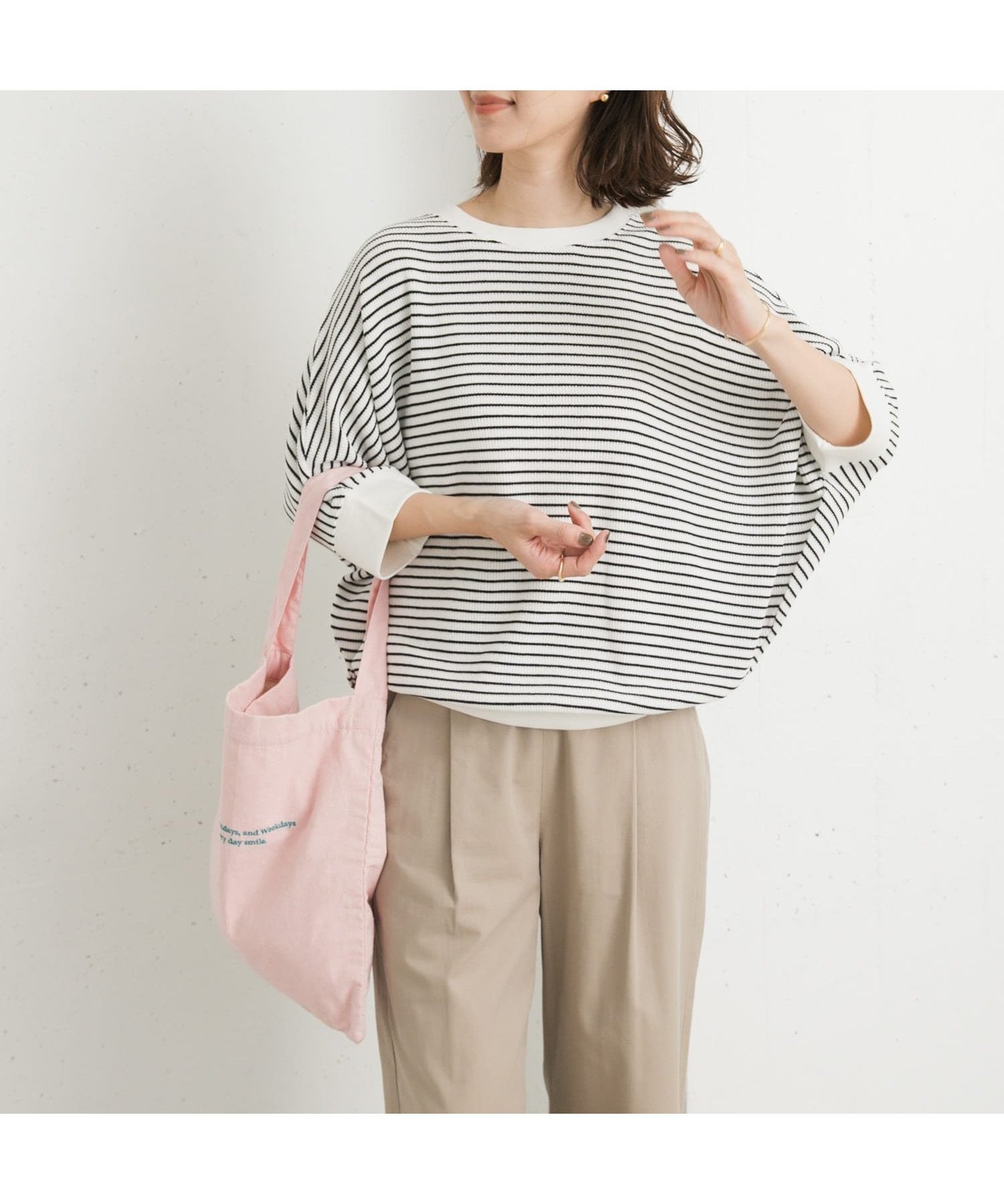 【アーバンリサーチ ドアーズ/URBAN RESEARCH DOORS】のタックフライスワイドTシャツ インテリア・キッズ・メンズ・レディースファッション・服の通販 founy(ファニー) 　ファッション　Fashion　レディースファッション　Fashion for Women　トップス・カットソー　Cut & Sew Tops　シャツ・ブラウス・オフィスカジュアル　Elegant Blouses & Button-Ups　ロングTシャツ・Tシャツ　Longline T-Shirts & Tees　2025年　2025　2025春夏・S/S　Spring/Summer 2025 SS25　ギャザー　Gathered, Ruffled　ワイド　Wide, Wide Fit　夏　Summer　S/S・春夏　SS, Spring/Summer, Warm Season　OFF×BLK|ID: prp329100004439036 ipo3291000000033176742