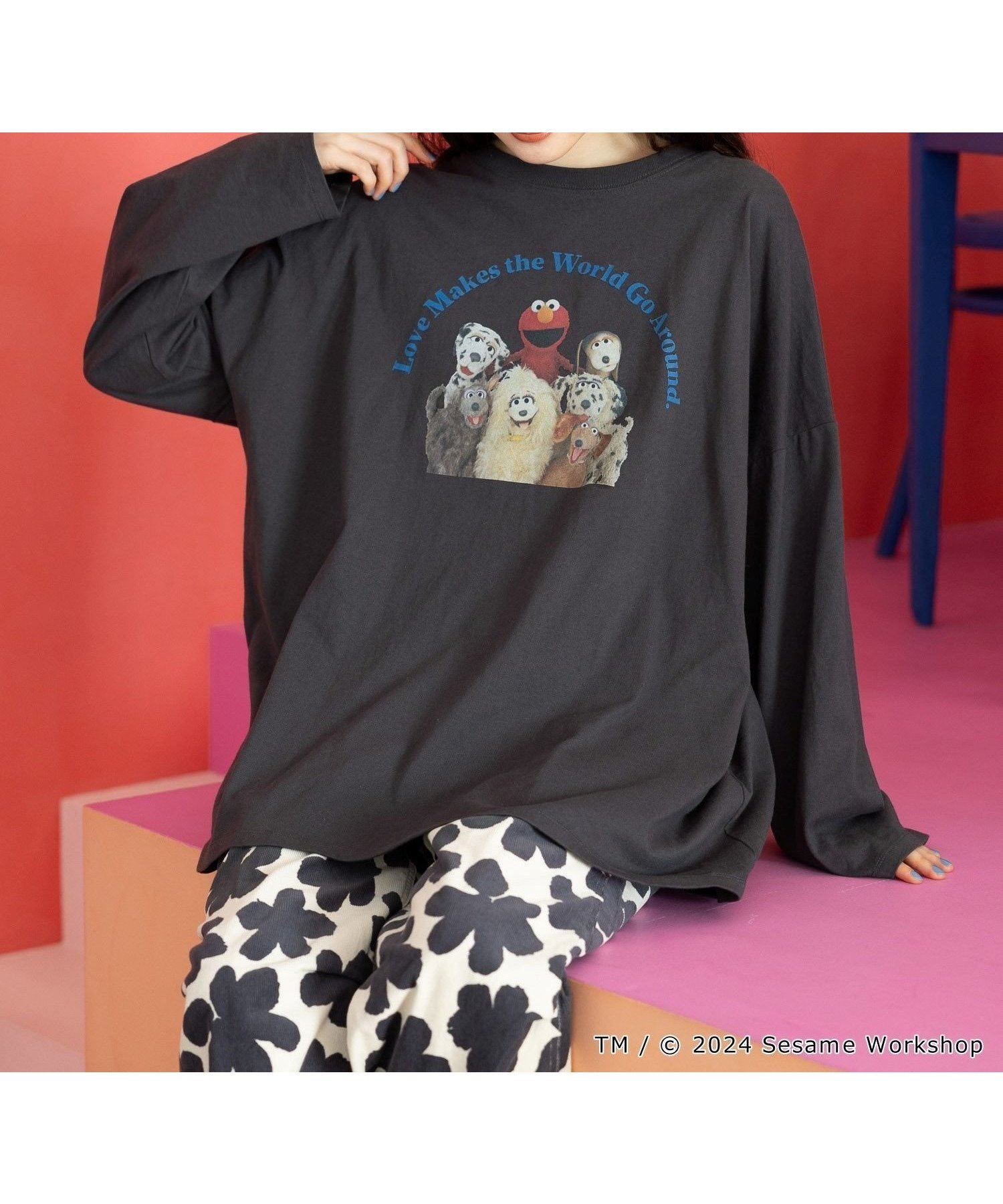 【ニコアンド/niko and】の【SESAME STREET(セサミストリート)】コラボ フォトロングTシャツ インテリア・キッズ・メンズ・レディースファッション・服の通販 founy(ファニー) 　ファッション　Fashion　レディースファッション　WOMEN　トップス・カットソー　Tops/Tshirt　シャツ/ブラウス　Shirts/Blouses　ロング / Tシャツ　T-Shirts　おすすめ　Recommend　カーディガン　Cardigan　グラフィック　Graphic　コラボ　Collaboration　スリーブ　Sleeve　フロント　Front　プリント　Print　ベスト　Vest　ロング　Long　チャコール18|ID: prp329100004439946 ipo3291000000031019873