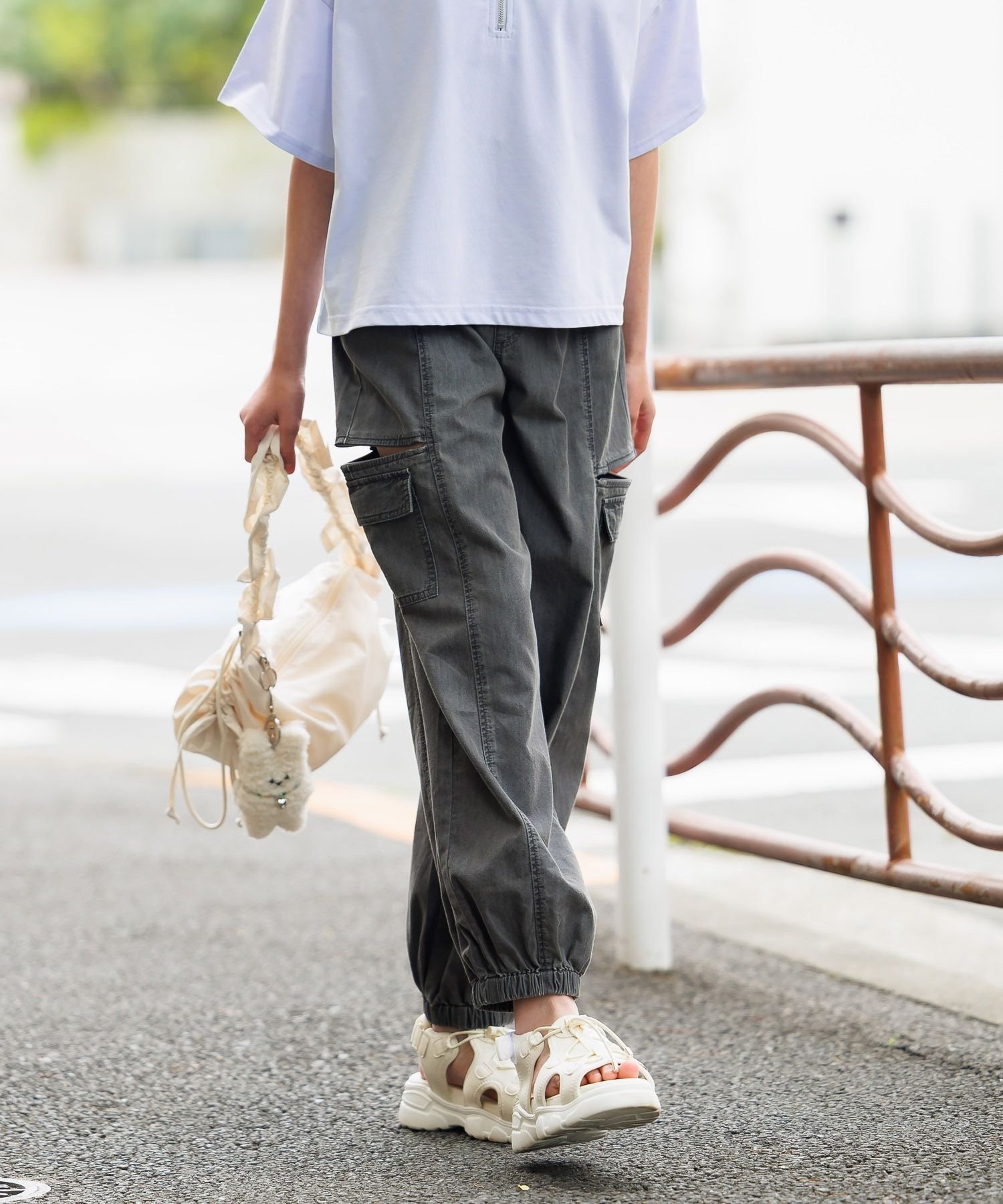 【グローバルワーク/GLOBAL WORK / KIDS】のDRY/サイドZIPカーゴパンツ/キッズ/292254 インテリア・キッズ・メンズ・レディースファッション・服の通販 founy(ファニー) 　ファッション　Fashion　キッズファッション　Fashion for Kids　ボトムス　Bottoms　おすすめ　Recommended / Our Picks　カーゴパンツ　Cargo Pants, Utility Pants　ショート　Short, Short Length　スリット　Slit, Slit Detail　デニム　Denim, Jeans Material　バランス　Balance, Style Balance　ベーシック　Basic, Essential　メッシュ　Mesh, Net Fabric　人気　Popular, Best Seller　夏　Summer　春　Spring　ブラックデニム10|ID: prp329100004448028 ipo3291000000034720978