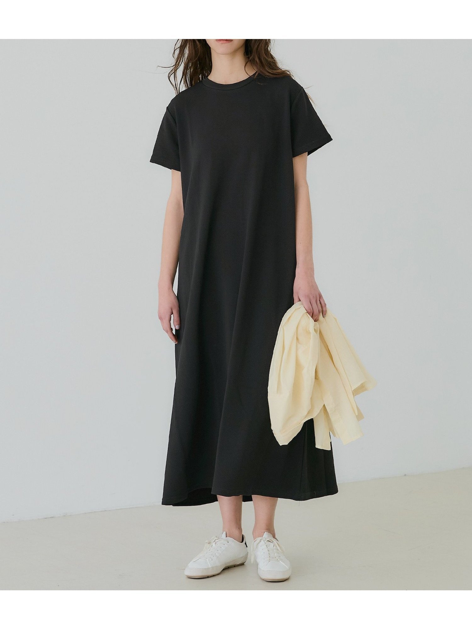 【コカ/COCA】のエンボス加工半袖マキシワンピース インテリア・キッズ・メンズ・レディースファッション・服の通販 founy(ファニー) 　ファッション　Fashion　レディースファッション　WOMEN　ワンピース　Dress　マキシワンピース　Maxi Dress　スウェット　Sweat　ストレッチ　Stretch　定番　Standard　ポケット　Pocket　半袖　Short Sleeve　マキシ　Maxi　旅行　Travel　2025年　2025　2025春夏・S/S　Ss,Spring/Summer,2025　Black|ID: prp329100004448643 ipo3291000000031620762