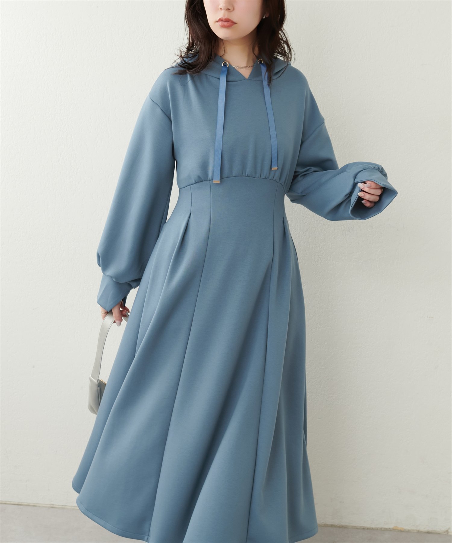 【ナチュラルクチュール/natural couture】の【WEB限定】ハイウエストダンボールフード付きワンピース インテリア・キッズ・メンズ・レディースファッション・服の通販 founy(ファニー) 　ファッション　Fashion　レディースファッション　WOMEN　ワンピース　Dress　2025年　2025　2025春夏・S/S　Ss,Spring/Summer,2025　エレガント 上品　Elegant　シューズ　Shoes　ショート　Short　チェーン　Chain　バランス　Balance　バレエ　Ballet　ミュール　Mule　切替　Switching　春　Spring　ブルー|ID: prp329100004448701 ipo3291000000031963974