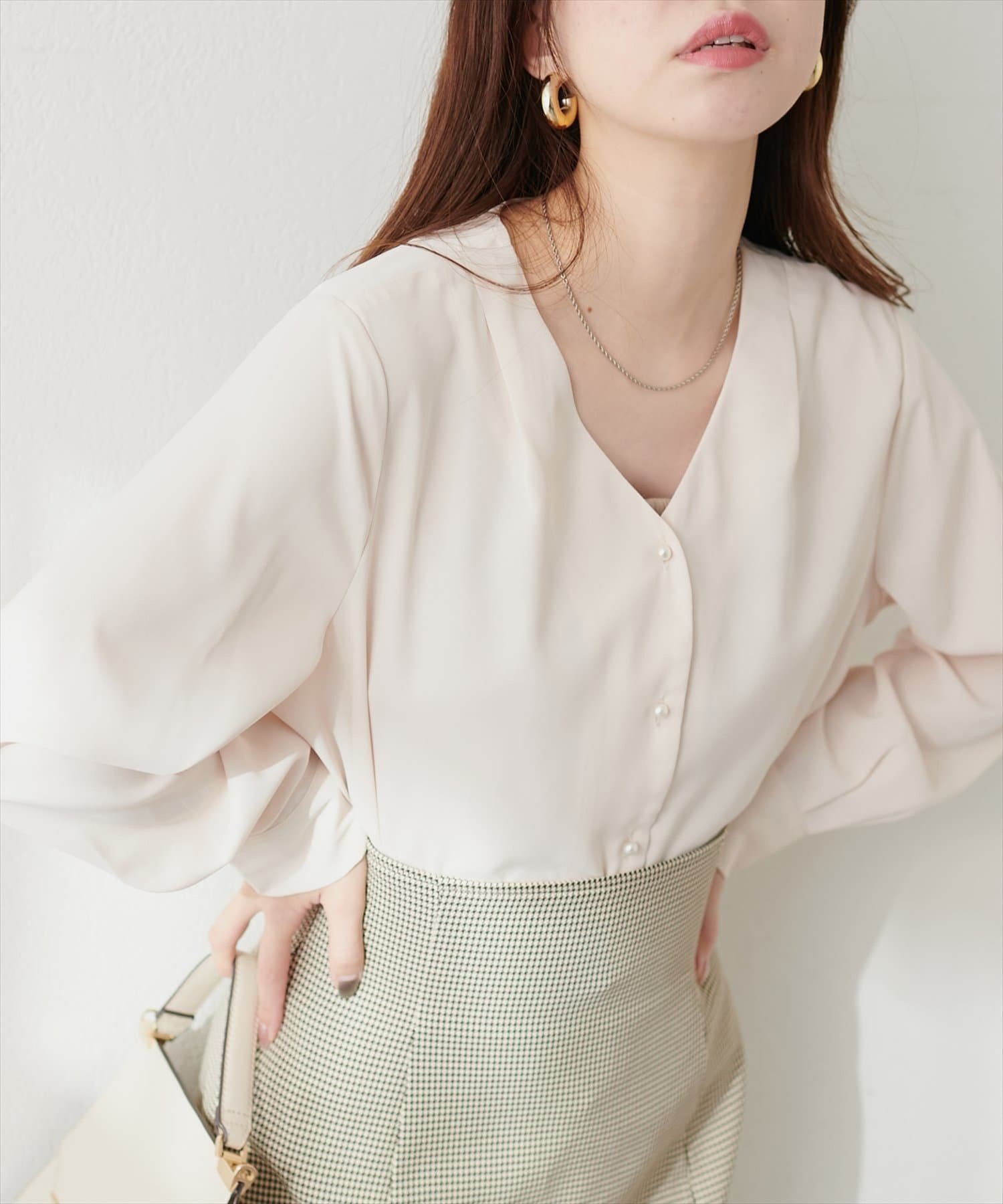 【ナチュラルクチュール/natural couture】の【WEB限定】プチプラちびパールとろみブラウス インテリア・キッズ・メンズ・レディースファッション・服の通販 founy(ファニー) 　ファッション　Fashion　レディースファッション　WOMEN　トップス・カットソー　Tops/Tshirt　シャツ/ブラウス　Shirts/Blouses　2025年　2025　2025春夏・S/S　Ss,Spring/Summer,2025　とろみ　Thickness　インナー　Inner　キャミワンピース　Cami Dress　スラックス　Slacks　デニム　Denim　パール　Pearl　フレア　Flare　フロント　Front　プチプライス・低価格　Affordable　マーメイド　Mermaid　ロング　Long　エレガント 上品　Elegant　アイボリー|ID: prp329100004450699 ipo3291000000031214967