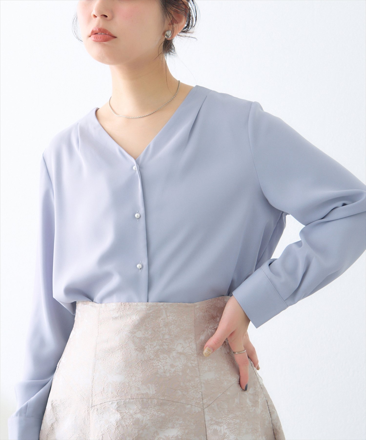 【ナチュラルクチュール/natural couture】の【WEB限定】プチプラちびパールとろみブラウス インテリア・キッズ・メンズ・レディースファッション・服の通販 founy(ファニー) 　ファッション　Fashion　レディースファッション　WOMEN　トップス・カットソー　Tops/Tshirt　シャツ/ブラウス　Shirts/Blouses　2025年　2025　2025春夏・S/S　Ss,Spring/Summer,2025　とろみ　Thickness　インナー　Inner　キャミワンピース　Cami Dress　スラックス　Slacks　デニム　Denim　パール　Pearl　フレア　Flare　フロント　Front　プチプライス・低価格　Affordable　マーメイド　Mermaid　ロング　Long　エレガント 上品　Elegant　サックスブルー|ID: prp329100004450699 ipo3291000000031214971