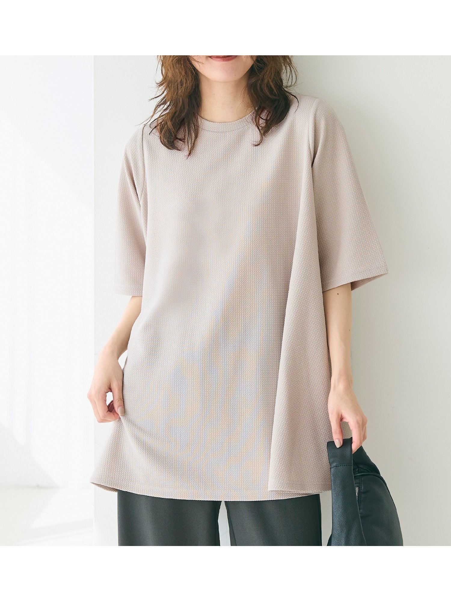 【コカ/COCA】のエンボス加工半袖チュニック 人気、トレンドファッション・服の通販 founy(ファニー) 　ファッション　Fashion　レディースファッション　WOMEN　トップス・カットソー　Tops/Tshirt　サンダル　Sandals　シンプル　Simple　スウェット　Sweat　ストレッチ　Stretch　チュニック　Tunic　定番　Standard　バランス　Balance　フレア　Flare　ポケット　Pocket　半袖　Short Sleeve　ワイド　Wide　旅行　Travel　2025年　2025　2025春夏・S/S　Ss,Spring/Summer,2025　 other-1|ID: prp329100004455548 ipo3291000000031957100