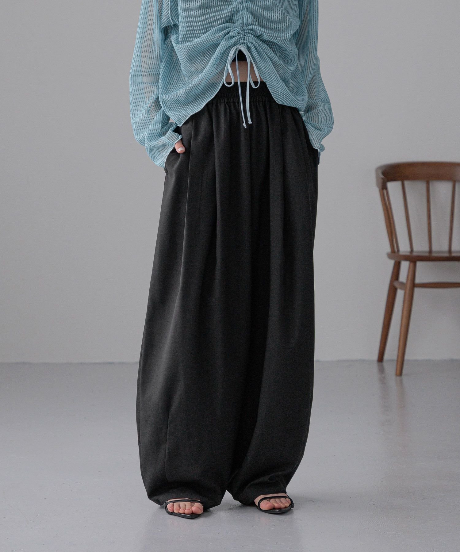 【ローリーズファーム/LOWRYS FARM】のイージーワイドコクーンパンツ インテリア・キッズ・メンズ・レディースファッション・服の通販 founy(ファニー) 　ファッション　Fashion　レディースファッション　WOMEN　パンツ　Pants　おすすめ　Recommend　なめらか　Smooth　ギャザー　Gather　コクーン　Cocoon　コンパクト　Compact　ショート　Short　バランス　Balance　リラックス　Relax　ブラック|ID: prp329100004457463 ipo3291000000031970920