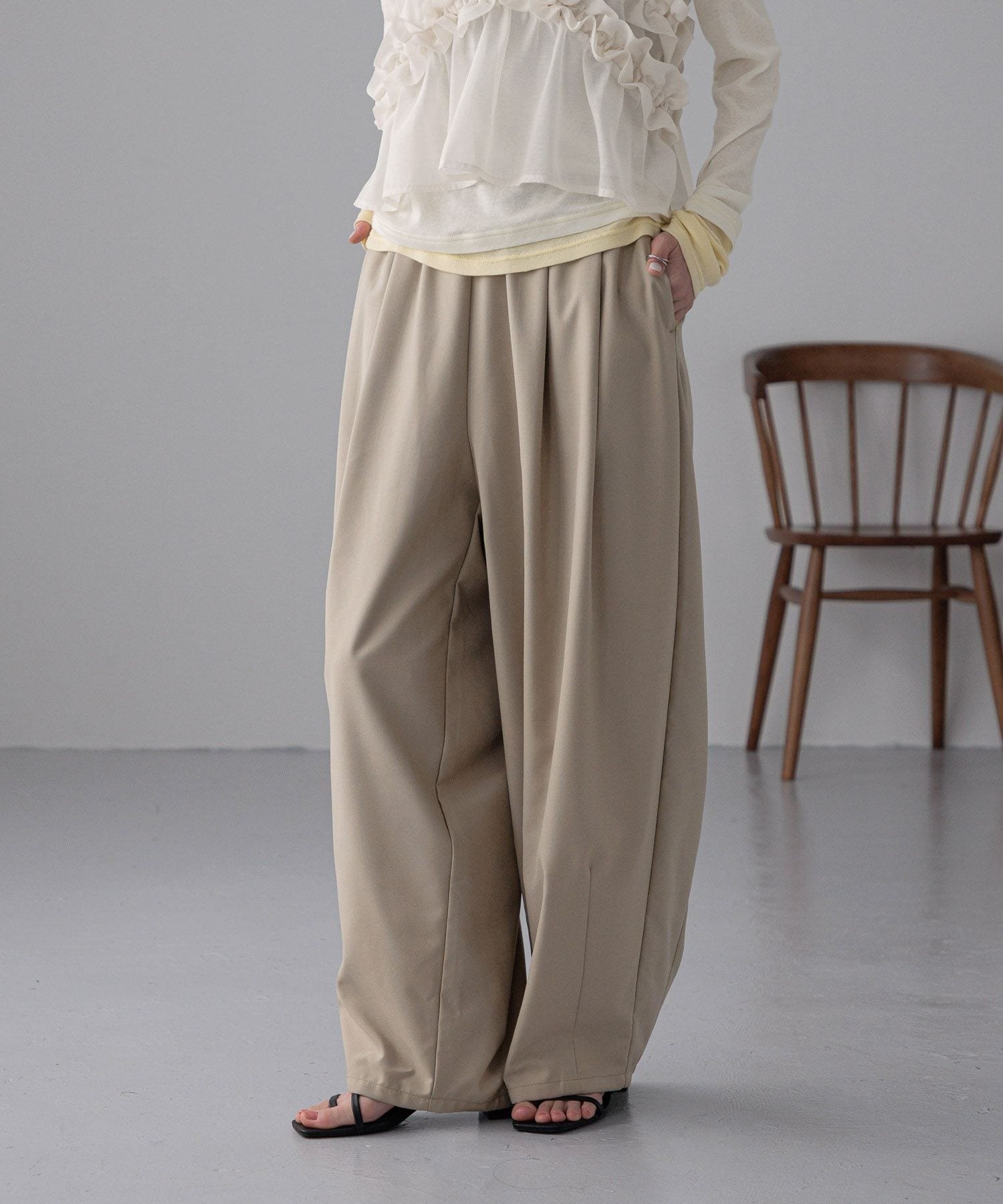 【ローリーズファーム/LOWRYS FARM】のイージーワイドコクーンパンツ インテリア・キッズ・メンズ・レディースファッション・服の通販 founy(ファニー) 　ファッション　Fashion　レディースファッション　WOMEN　パンツ　Pants　おすすめ　Recommend　なめらか　Smooth　ギャザー　Gather　コクーン　Cocoon　コンパクト　Compact　ショート　Short　バランス　Balance　リラックス　Relax　ベージュ|ID: prp329100004457463 ipo3291000000031970923