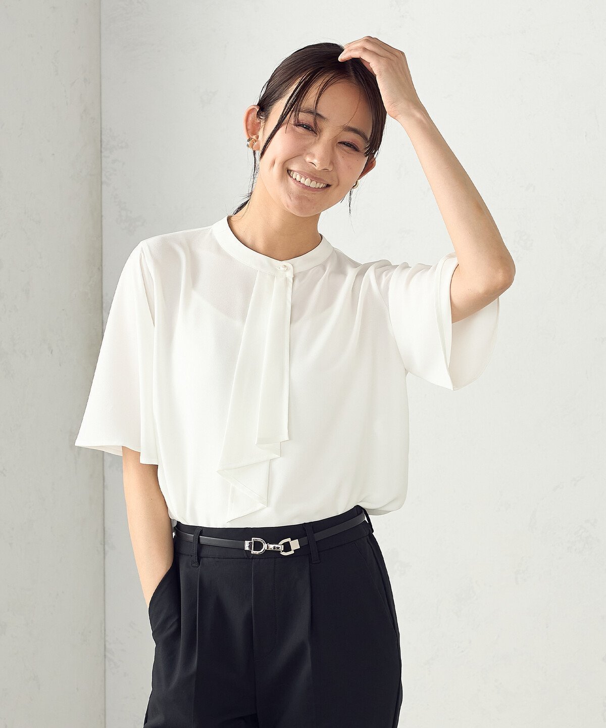 【コムサイズム/COMME CA ISM】のボウタイ風 半袖ブラウス インテリア・キッズ・メンズ・レディースファッション・服の通販 founy(ファニー) 　ファッション　Fashion　レディースファッション　WOMEN　トップス・カットソー　Tops/Tshirt　シャツ/ブラウス　Shirts/Blouses　おすすめ　Recommend　ジョーゼット　Georgette　ドレープ　Drape　フレアースリーブ　Flared Sleeves　ポケット　Pocket　エレガント 上品　Elegant　半袖　Short Sleeve　夏　Summer　ビジネス 仕事 通勤　Business　ホワイト|ID: prp329100004457892 ipo3291000000031998575